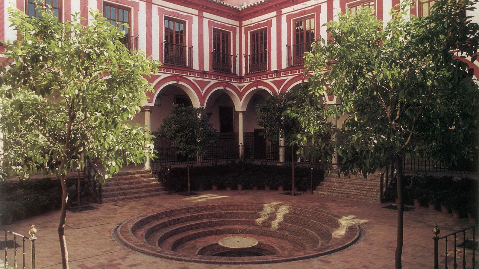 El patio de los Venerables.
