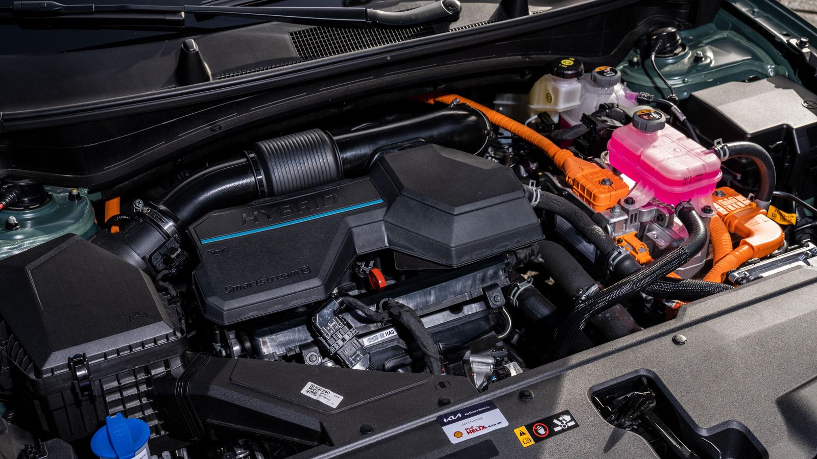 El atractivo del híbrido de 230 CV, con la posibilidad de reducir mucho el consumo de gasolina por la influencia del motor eléctrico es innegable.