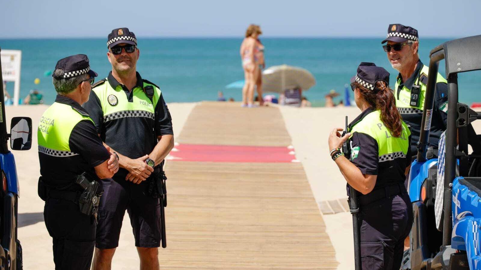 Agentes de la Policía Local de Cádiz en su regreso a las playas. Agentes de la Policía Local de Cádiz en su regreso a las playas.