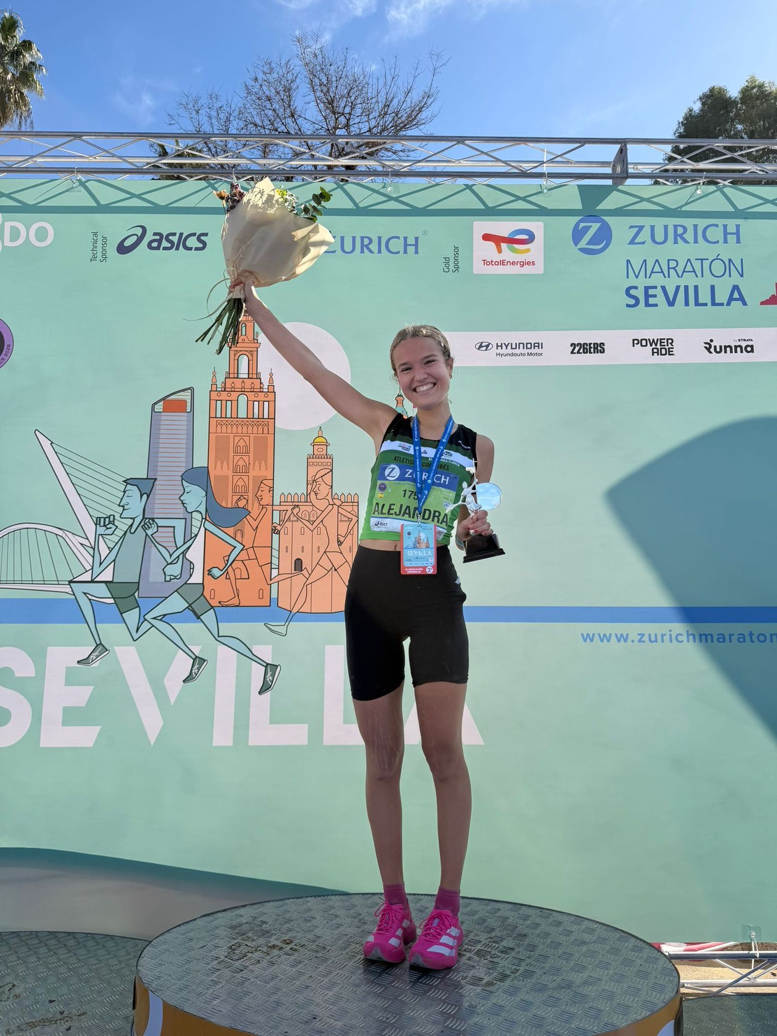 Alejandra Flores, orgullo local en la Zurich Maratón de Sevilla