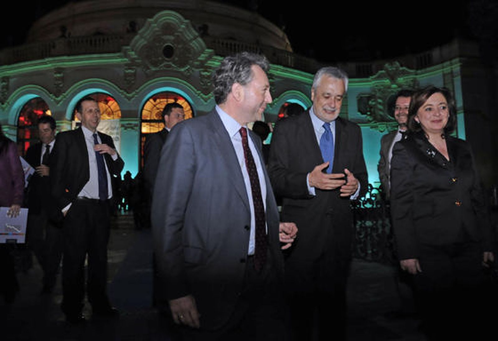 En primer plano, José Joly, José Antonio Griñán y Mar Moreno; a la izquierda, José Antonio Carrizosa. (REPORTAJE GRÁFICO: Belén Vargas y Juan Carlos Vázquez)