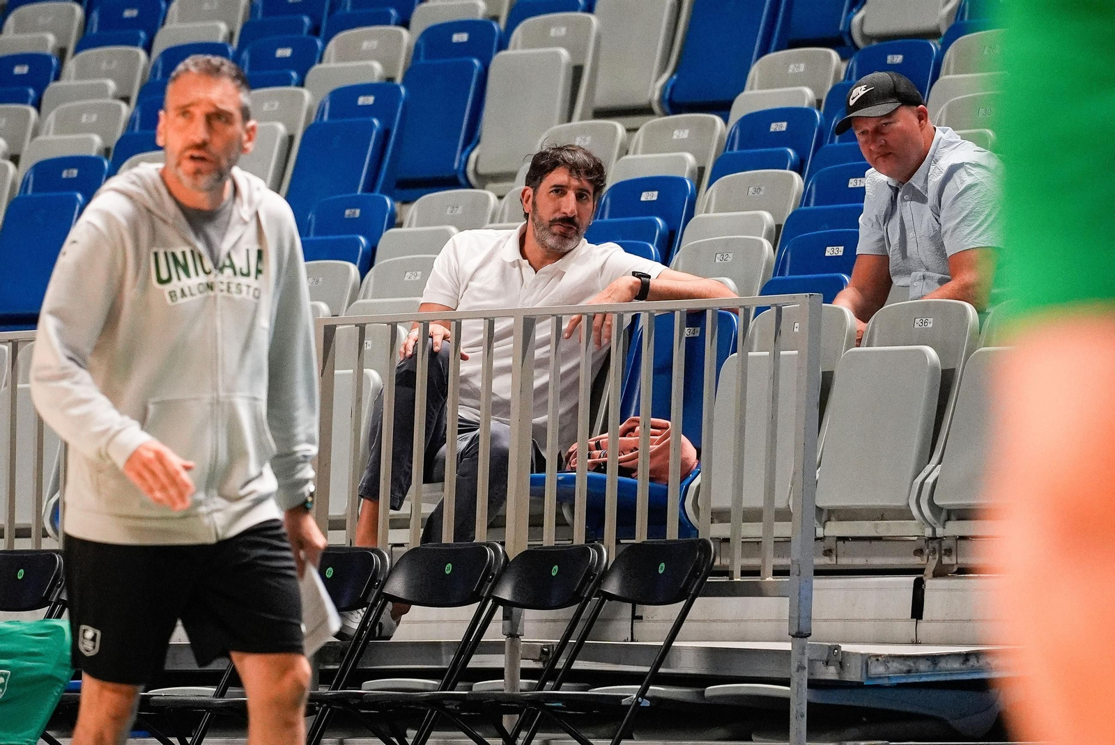 Ibon, Mumbrú y Kazys Maksvytis.