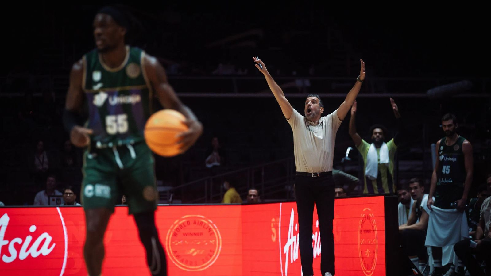Ibon Navarro dando instrucciones durante el encuentro.