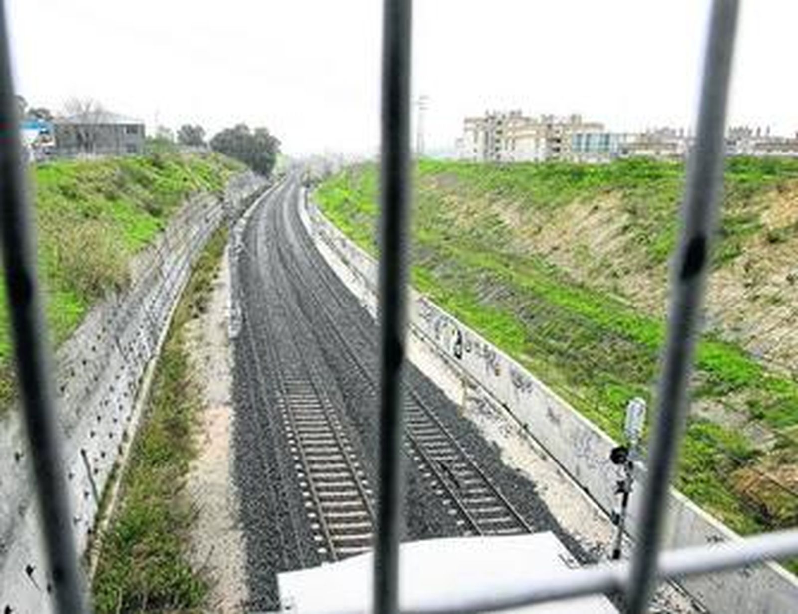 Vista de las vías del tren en la zona sur.