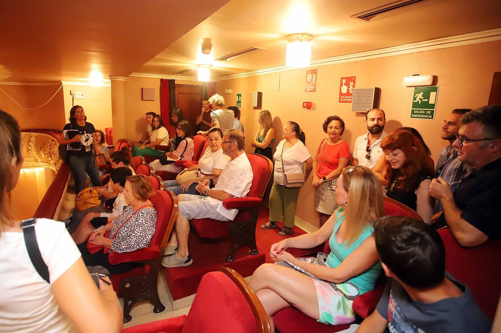 Imágenes de la visita guiada al Gran Teatro de Huelva por su 100 aniversario
