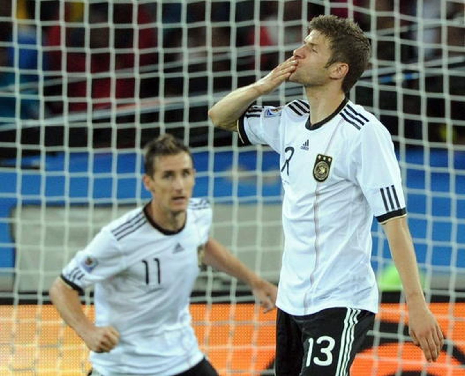 Alemania golea en su debut ante Australia en el Grupo D. / EFE