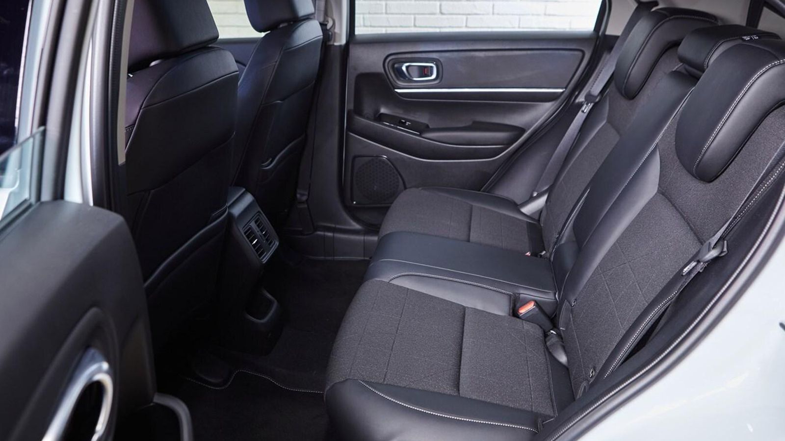 El HR-V promete un buen espacio longitudinal atrás.