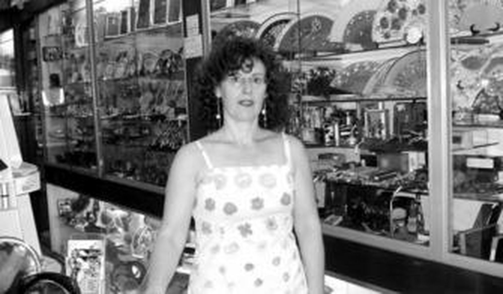 Loli Segura es la dueña de un negocio familiar que ha vendido artículos típicos de Almería desde antes de la Guerra Civil.