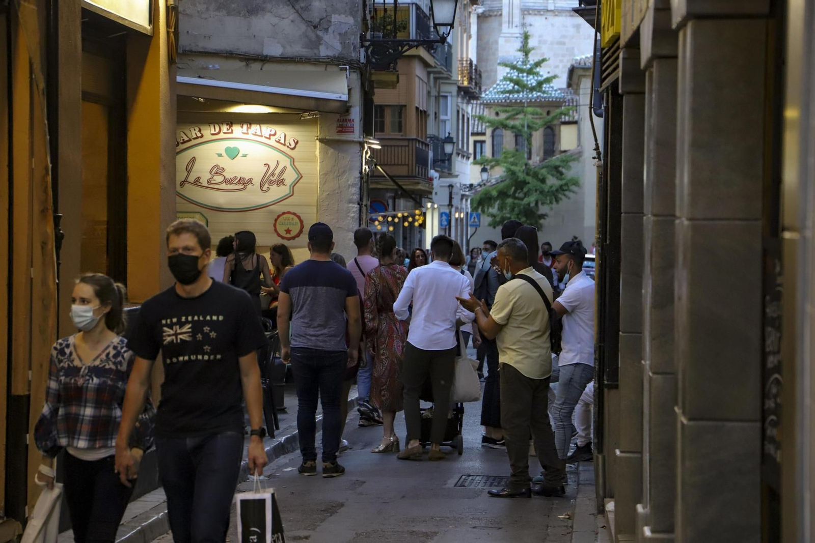 Fotos de la primera noche sin toque de queda en Granada tras el estado de alarma