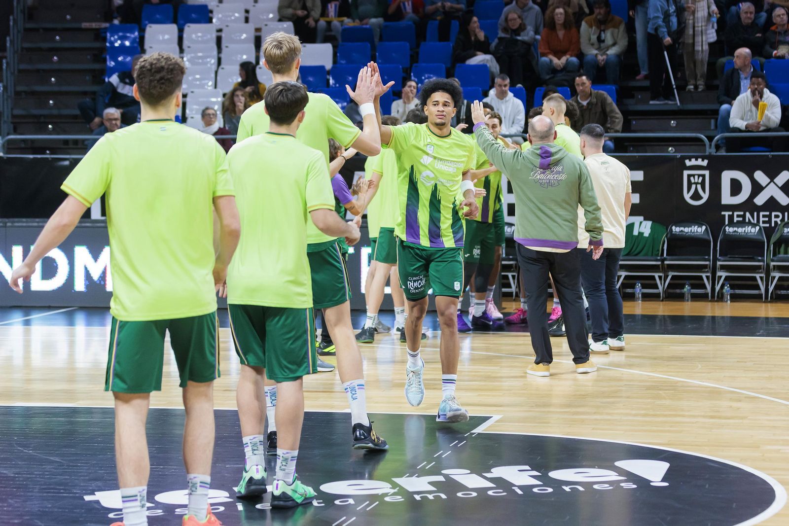 El Unicaja Alhaurín de la Torre conquista La Laguna (66-69)
