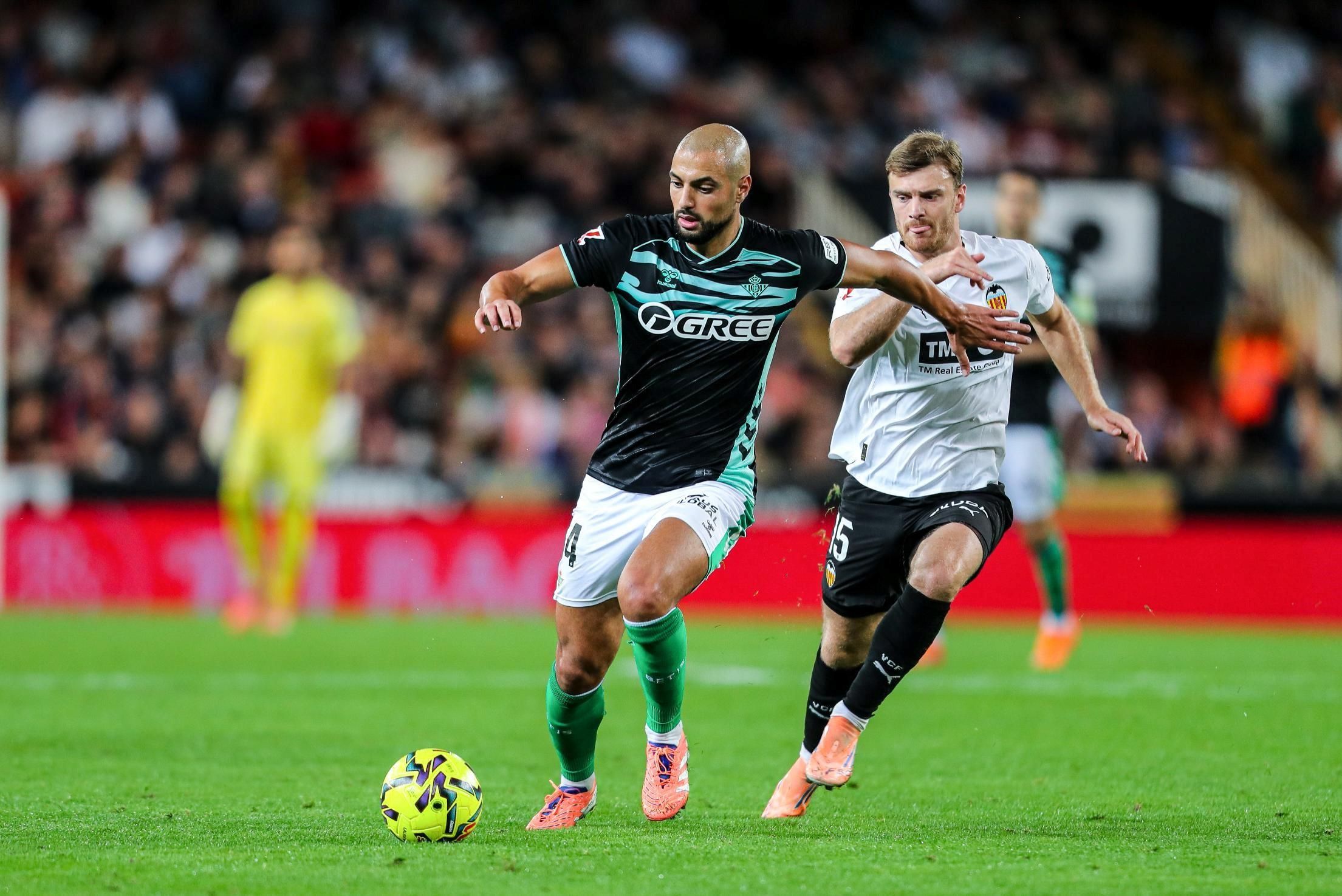 Amrabat, el gigante silencioso del Betis que impone respeto