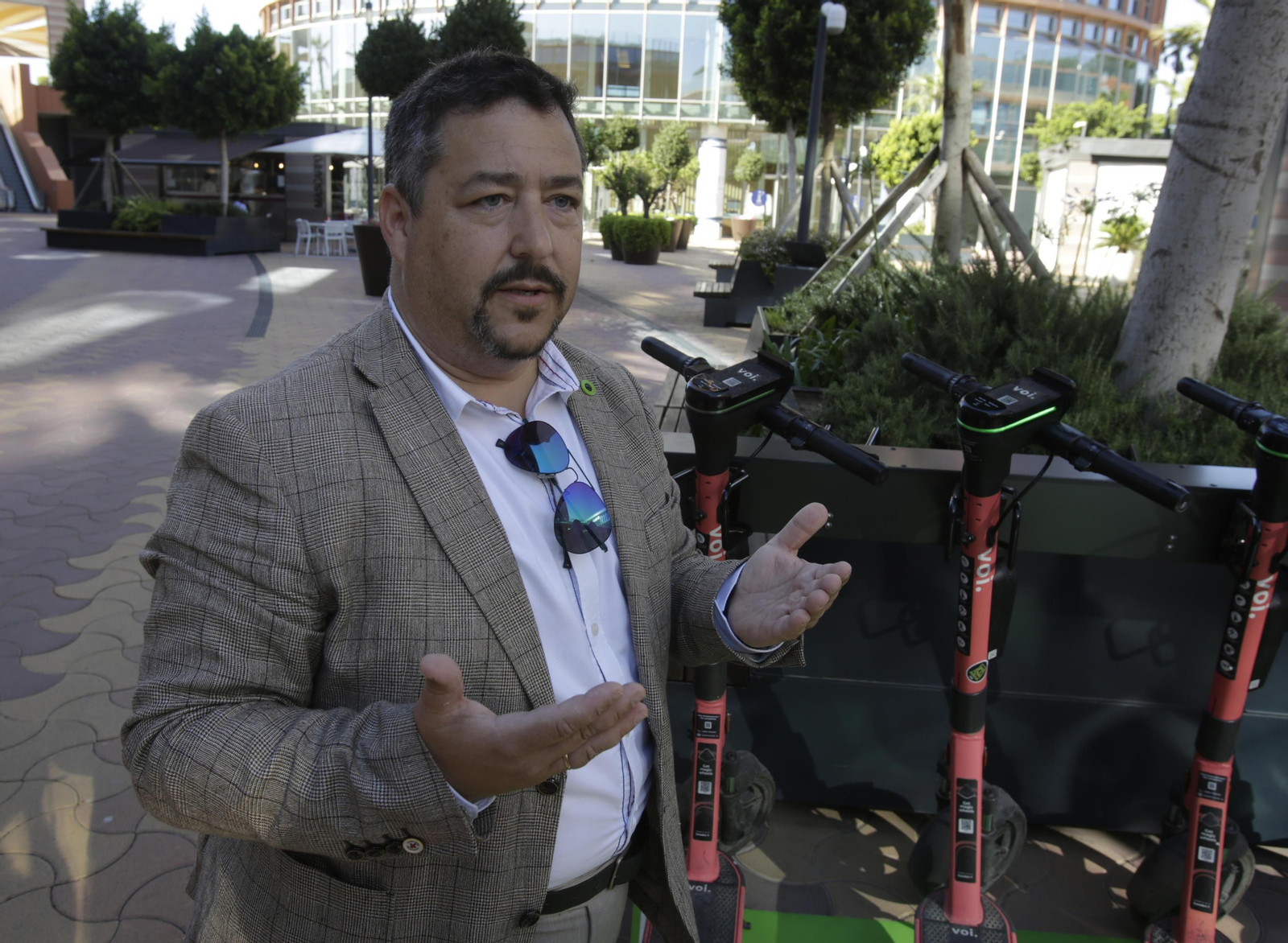 Álvaro Rodríguez, director de asuntos públicos de Voi Technology, en Torre Sevilla, este viernes.
