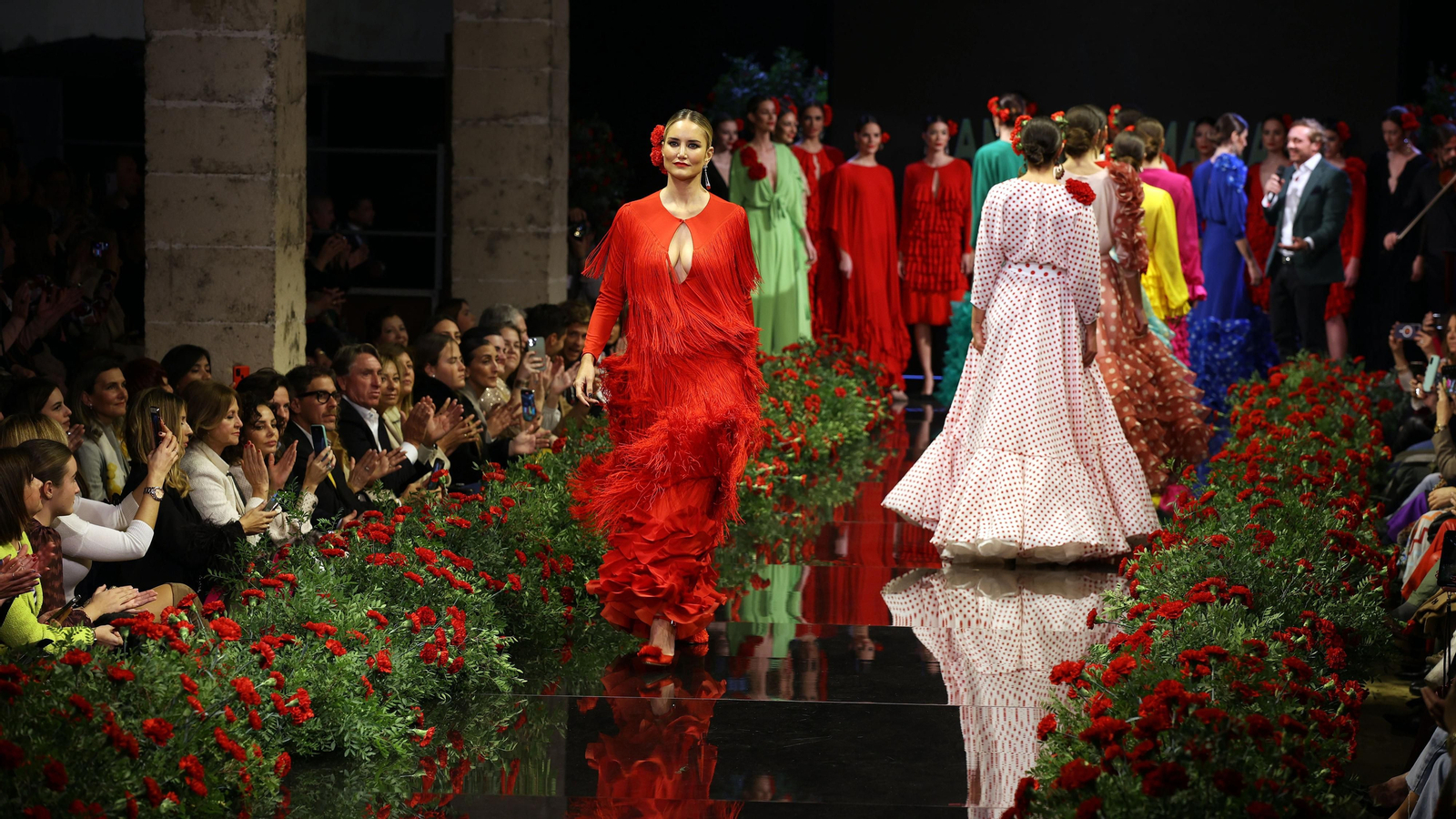 Desfile de Amparo Maciá en la Pasarela Flamenca Jerez Tio Pepe 2023