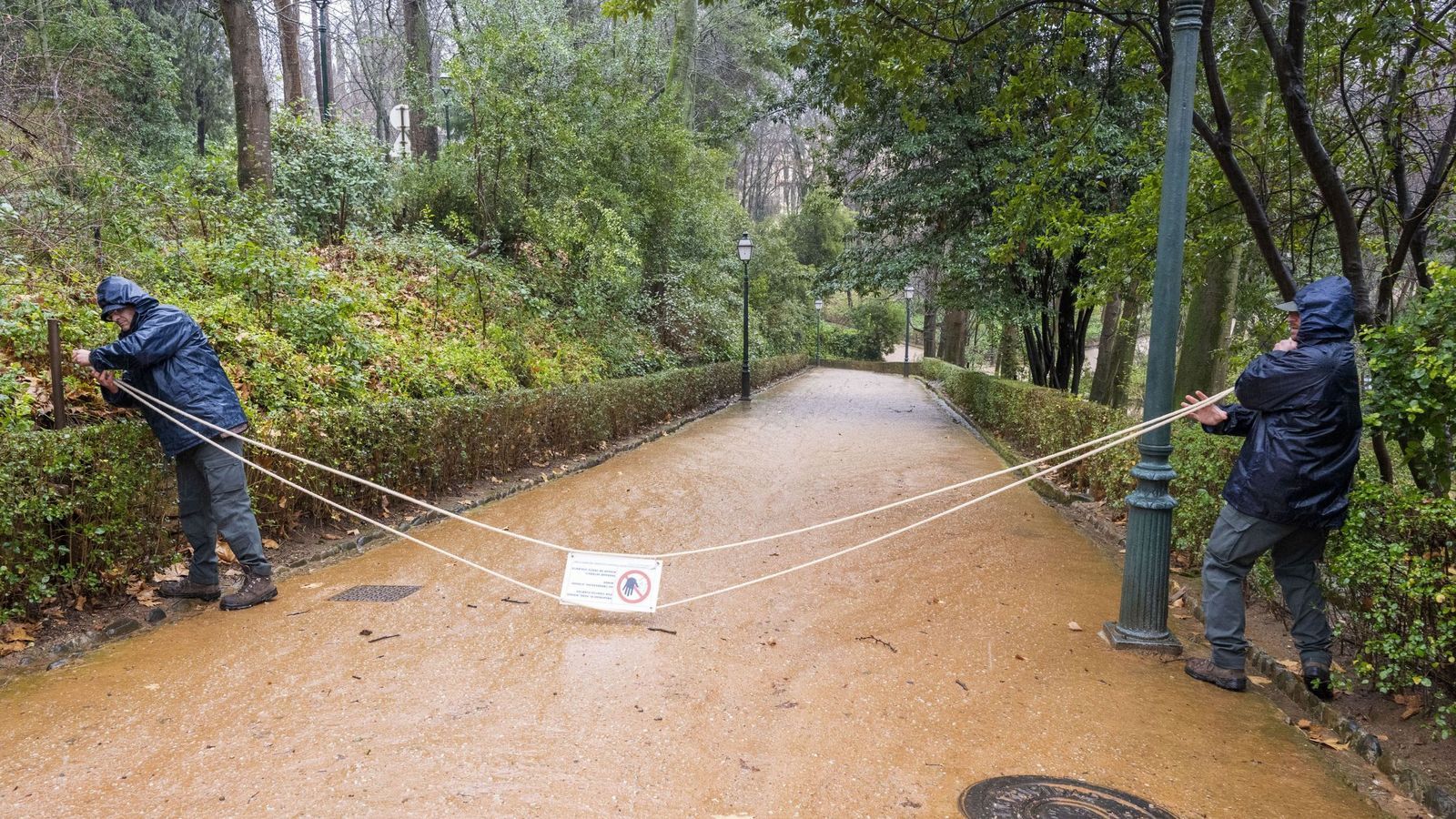 El Patronato de la Alhambra cierra los accesos peatonales a diferentes puntos del conjunto monumental