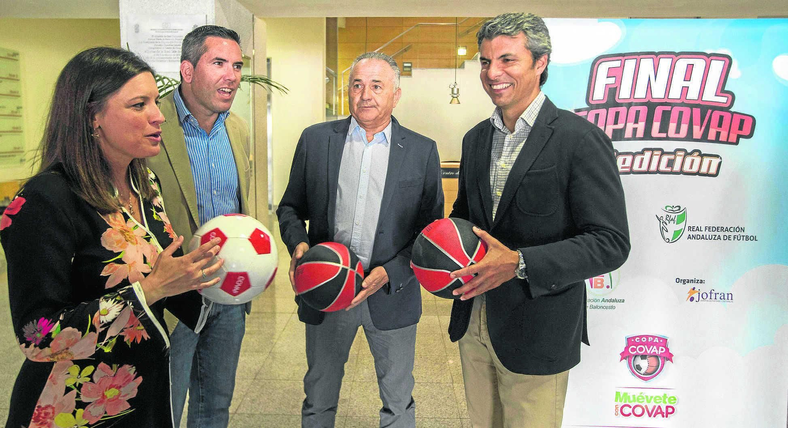Cavada, Madrañal, Gordillo y Romero (de i. a d.), en la presentación de la Copa Covap en el centro de congresos de San Fernando. Cavada, Madrañal, Gordillo y Romero (de i. a d.), en la presentación de la Copa Covap en el centro de congresos de San Fernando.