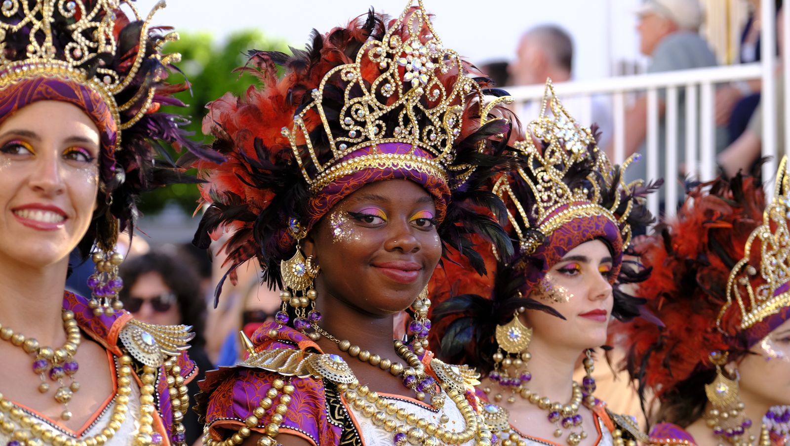 El espectacular desfile de Moros y Cristianos de Mojácar, en imágenes