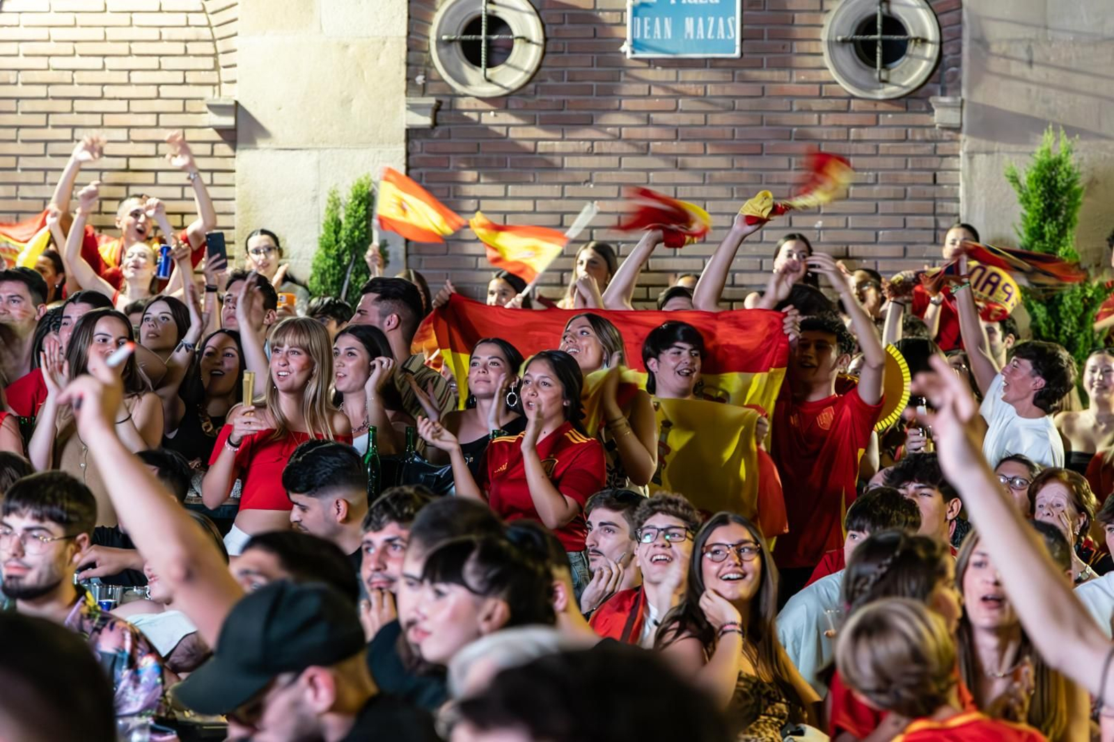 La euforia jiennense por la victoria de España, imágenes