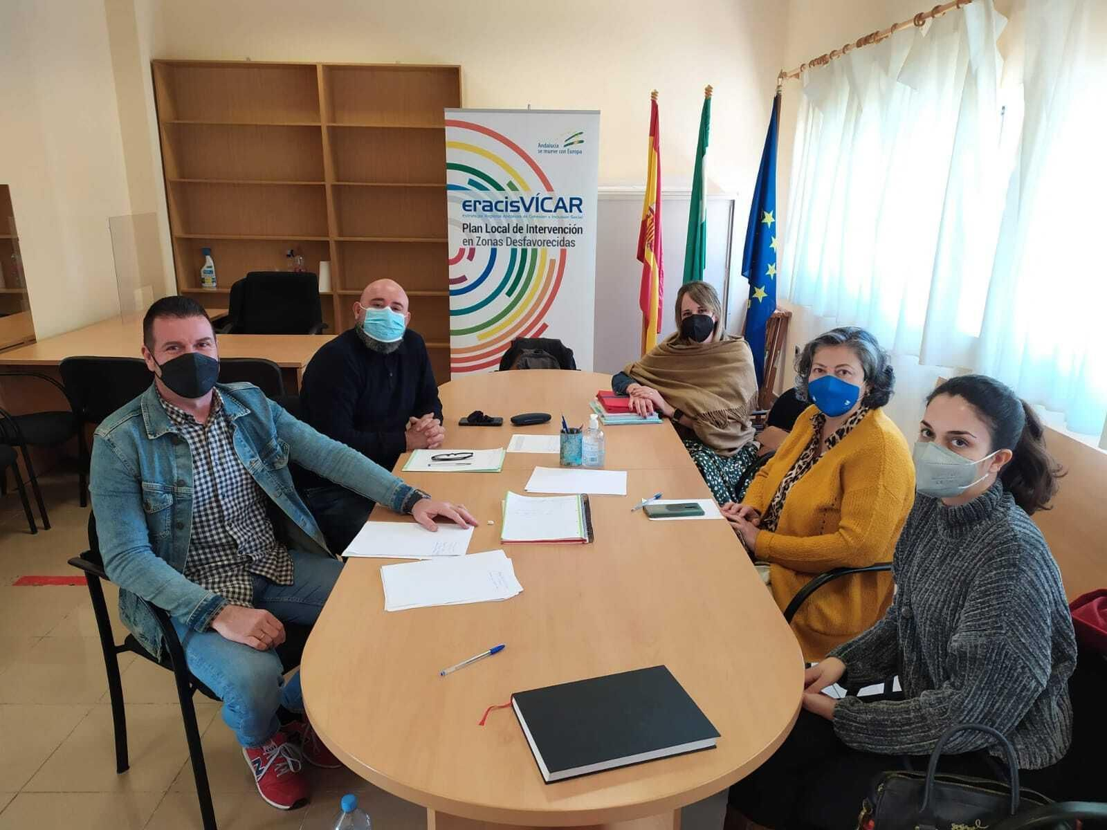 Vícar ficha a más de una decena de técnicos para reforzar los servicios sociales