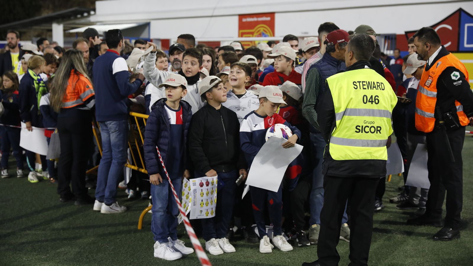 Las fotos de la visita del Cádiz CF para celebrar el 50 aniversario del CD Guadiaro