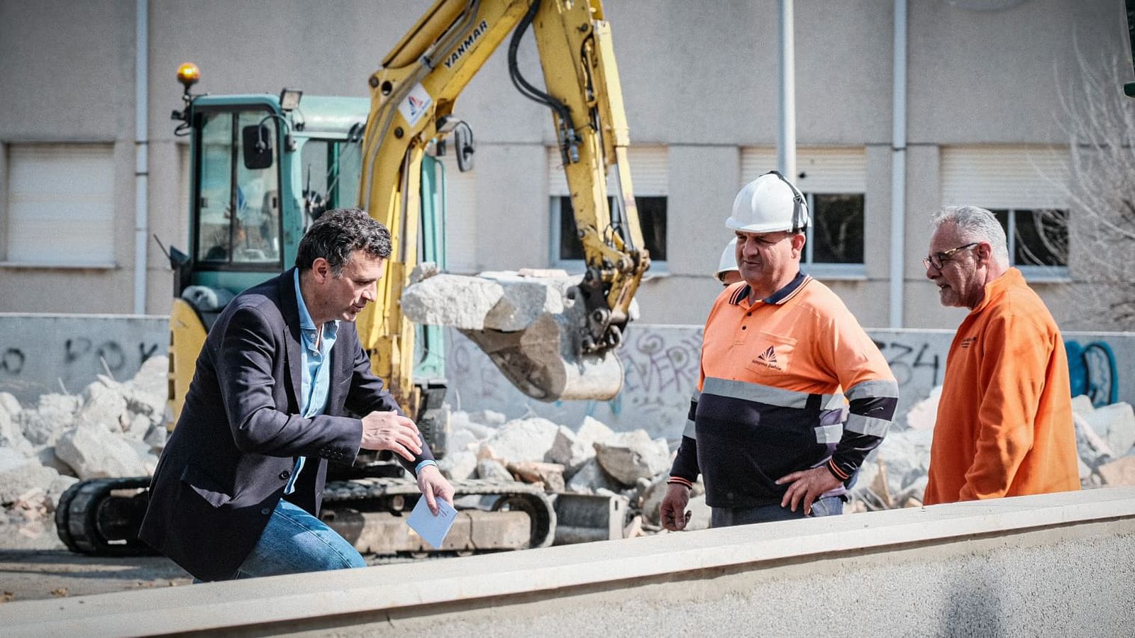 El alcalde, durante la visita este lunes a las obras para construir varias instalaciones deportivas en Telegrafía Sin Hilos.