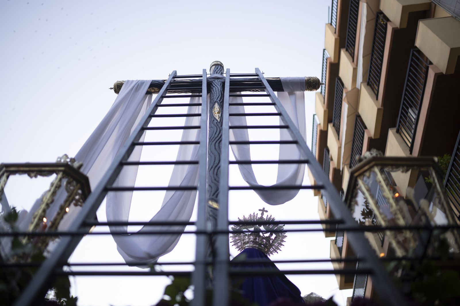 La Hermandad del Santo Entierro de la Semana Santa de Huelva 2023, en imágenes