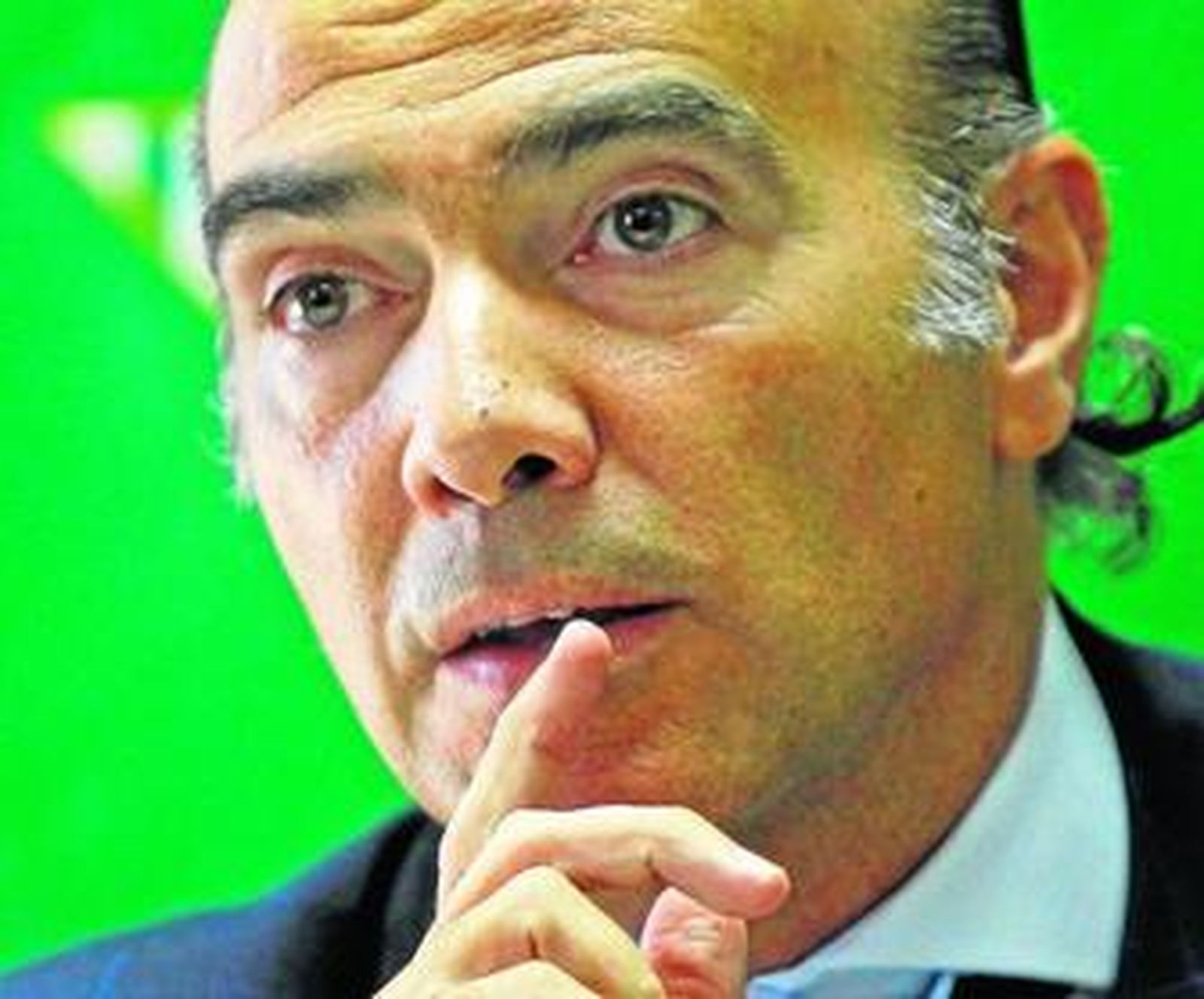 Luis Oliver responde a las preguntas de los periodistas en la presentación de Mel.