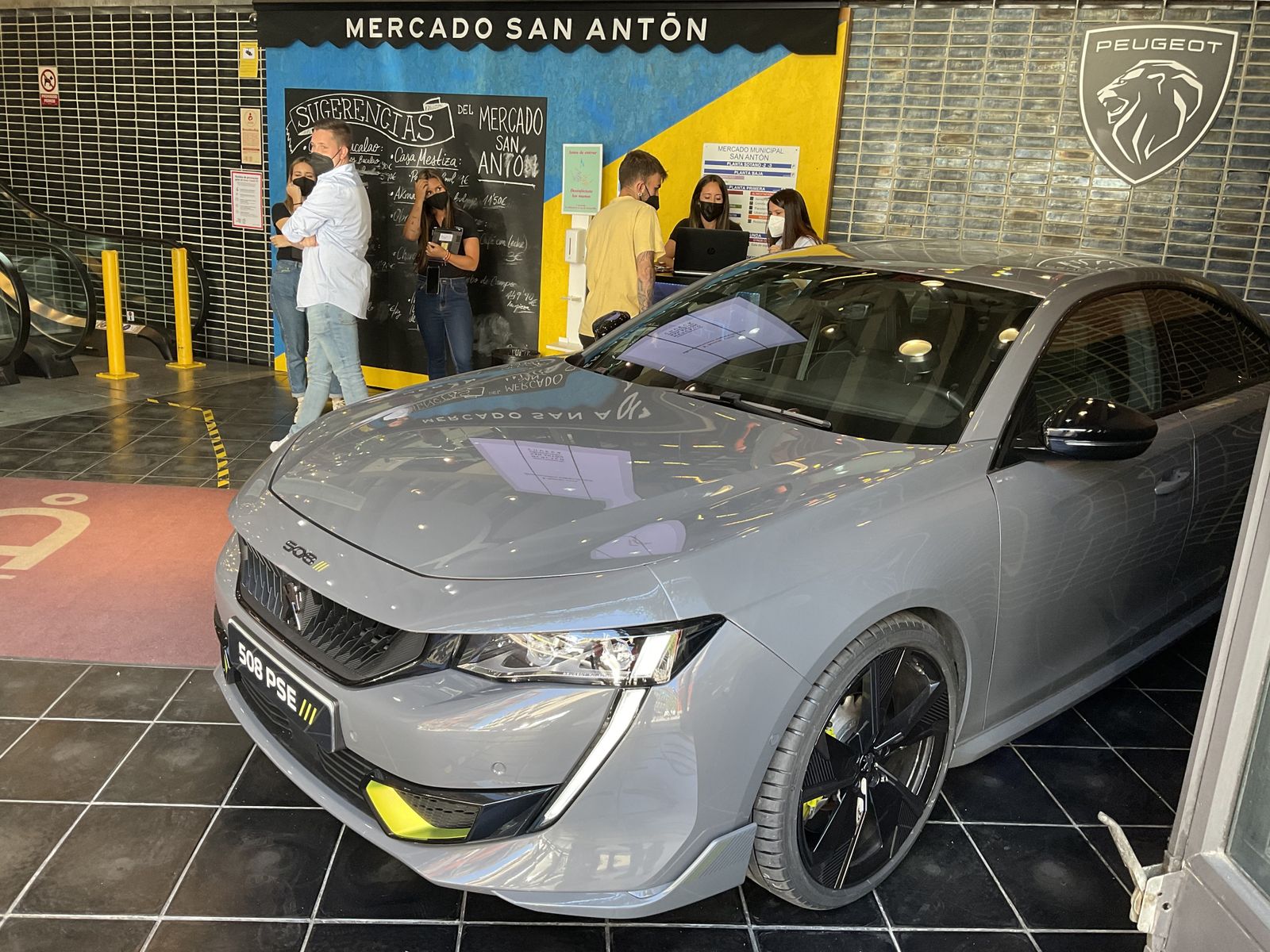 Peugeot llegará al centro Málaga y Sevilla con su electrificado roadshow