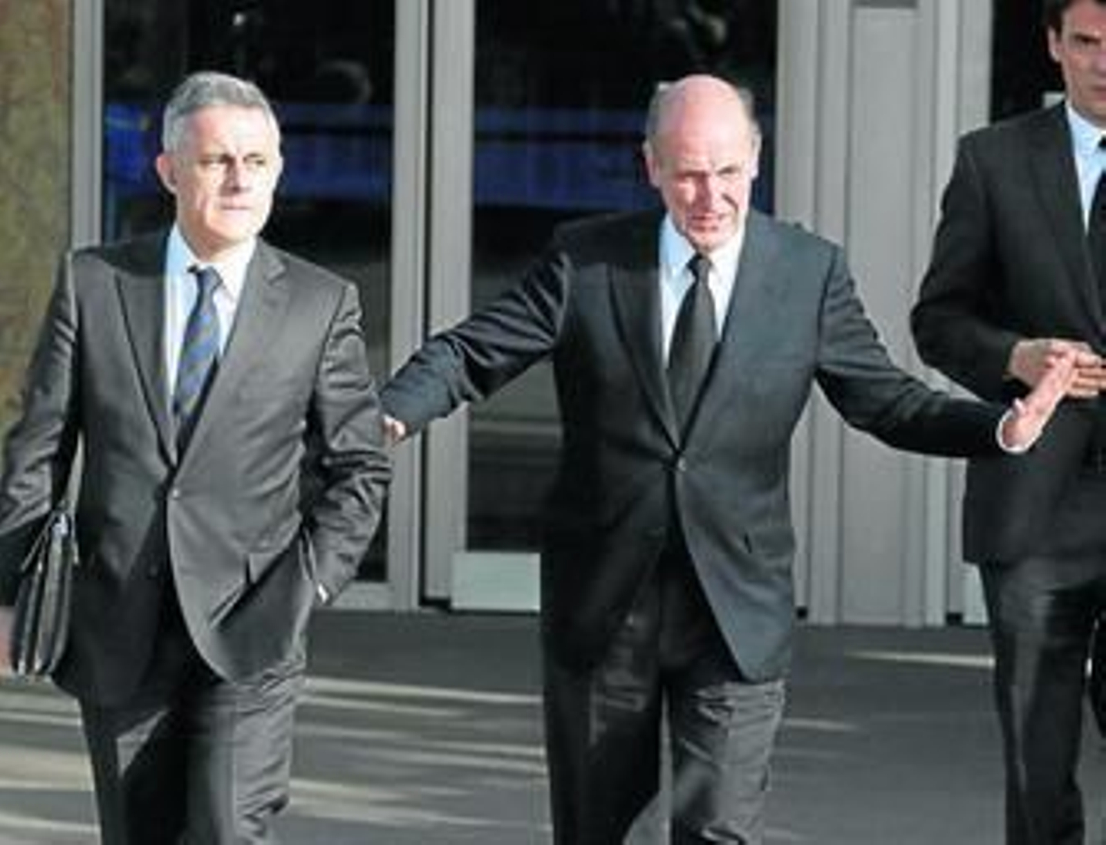 Los abogados Jesús María Silva y Miquel Roca, el 11 de enero, cuando comenzó la vista oral del caso Nóos