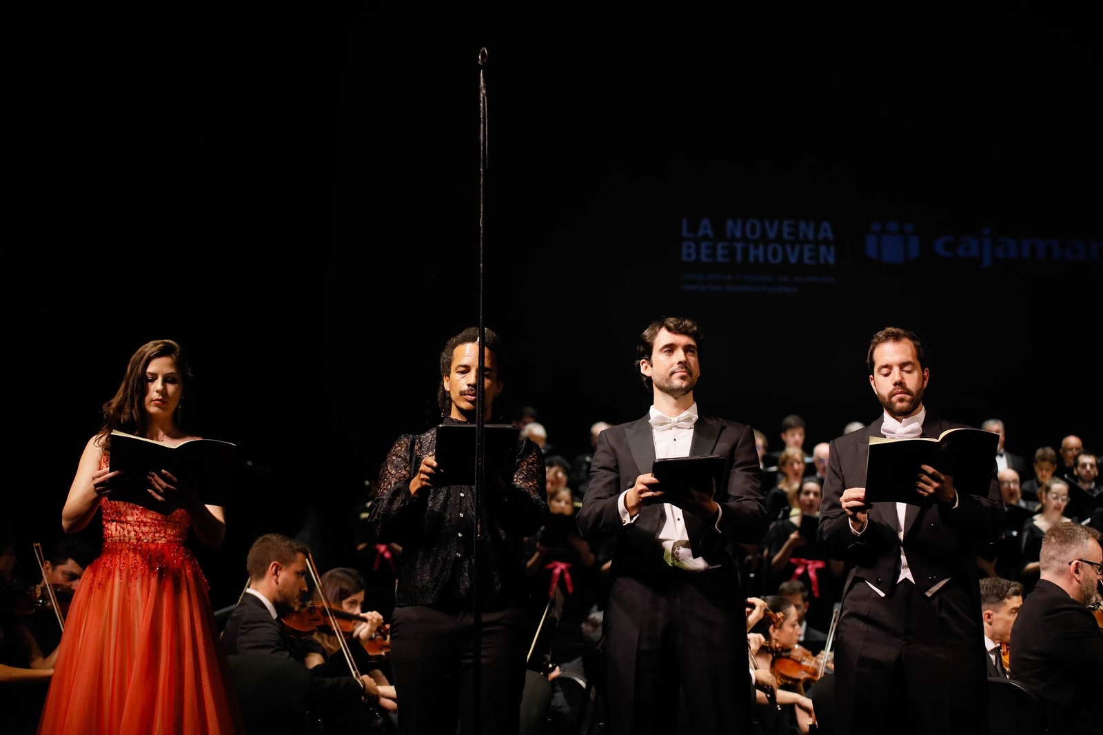 Imágenes de la novena Beethoven interpretado por la OCAL y Orfeón para Cajamar