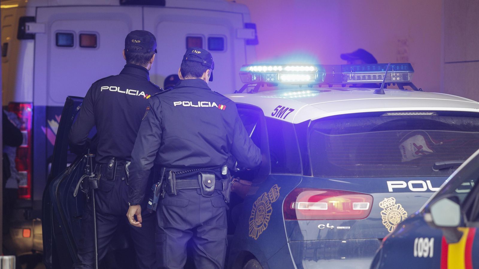 El dispositivo policial que trasladó a Manuel Lebrón a los juzagdos de Dos Hermanas.