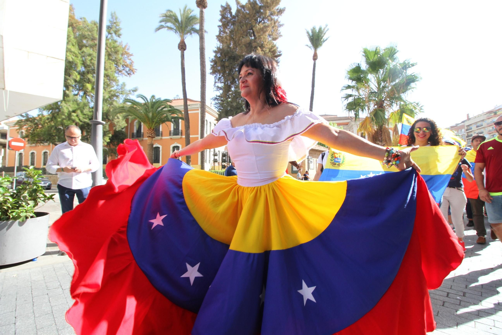Imágenes del desfile Iberoamericano de bailes.