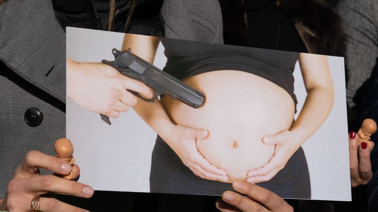 Uno de los carteles de la campaña contra el aborto de Vox