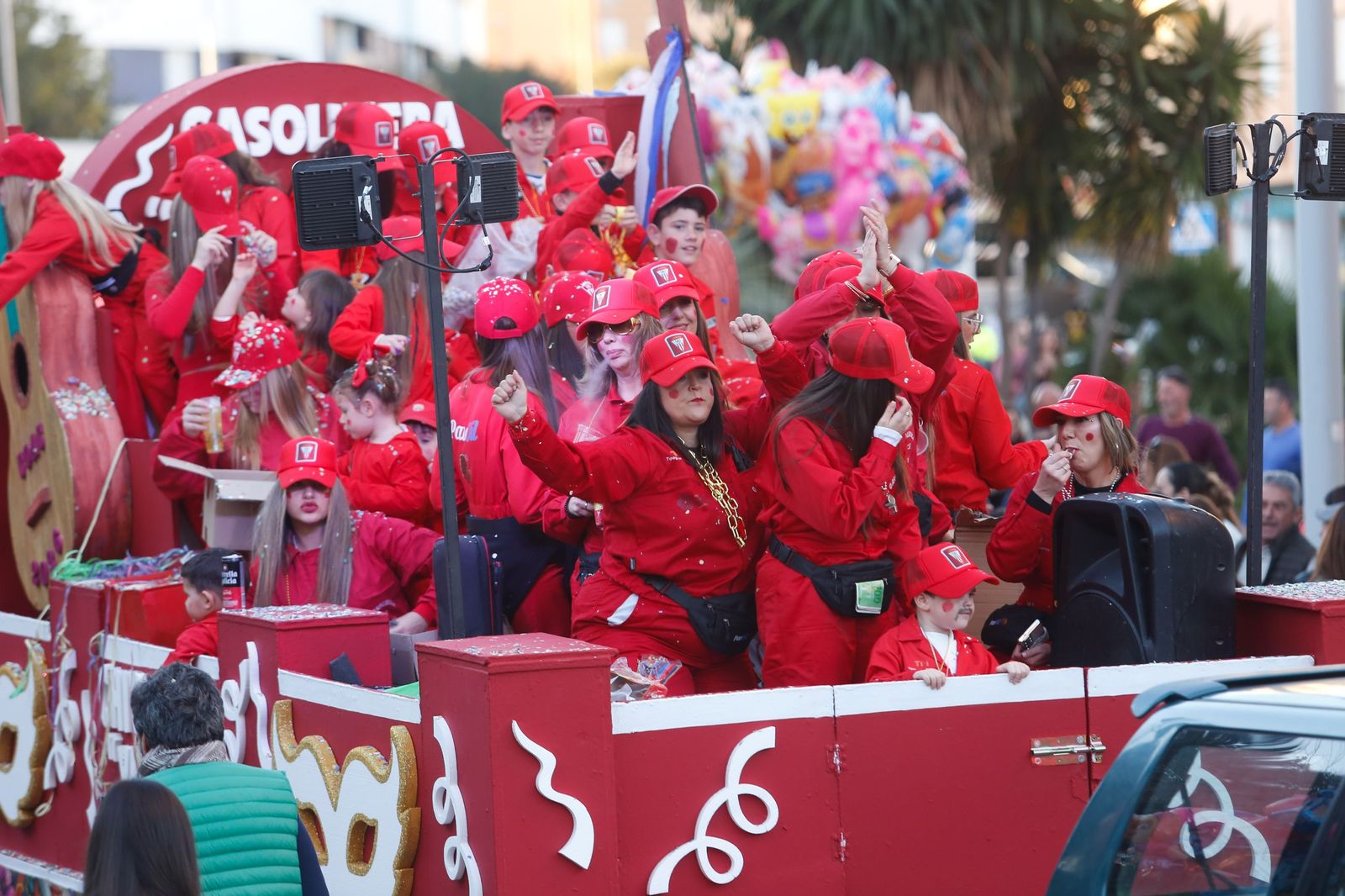 Búscate en las fotos de la cabalgata del Carnaval de Algeciras 2026