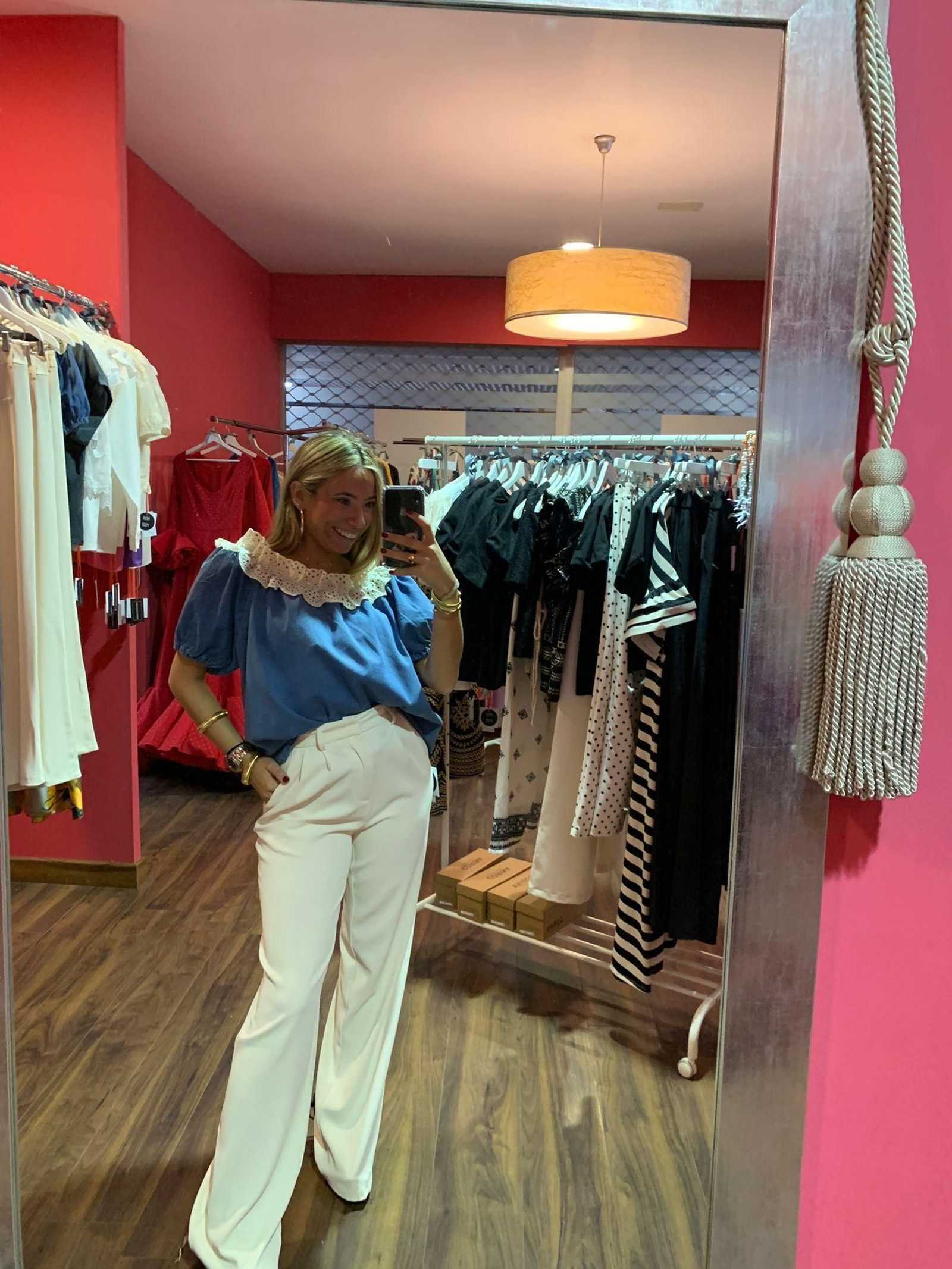 Una de las camisetas con volantes que han conquistado a las influencers sevillanas.