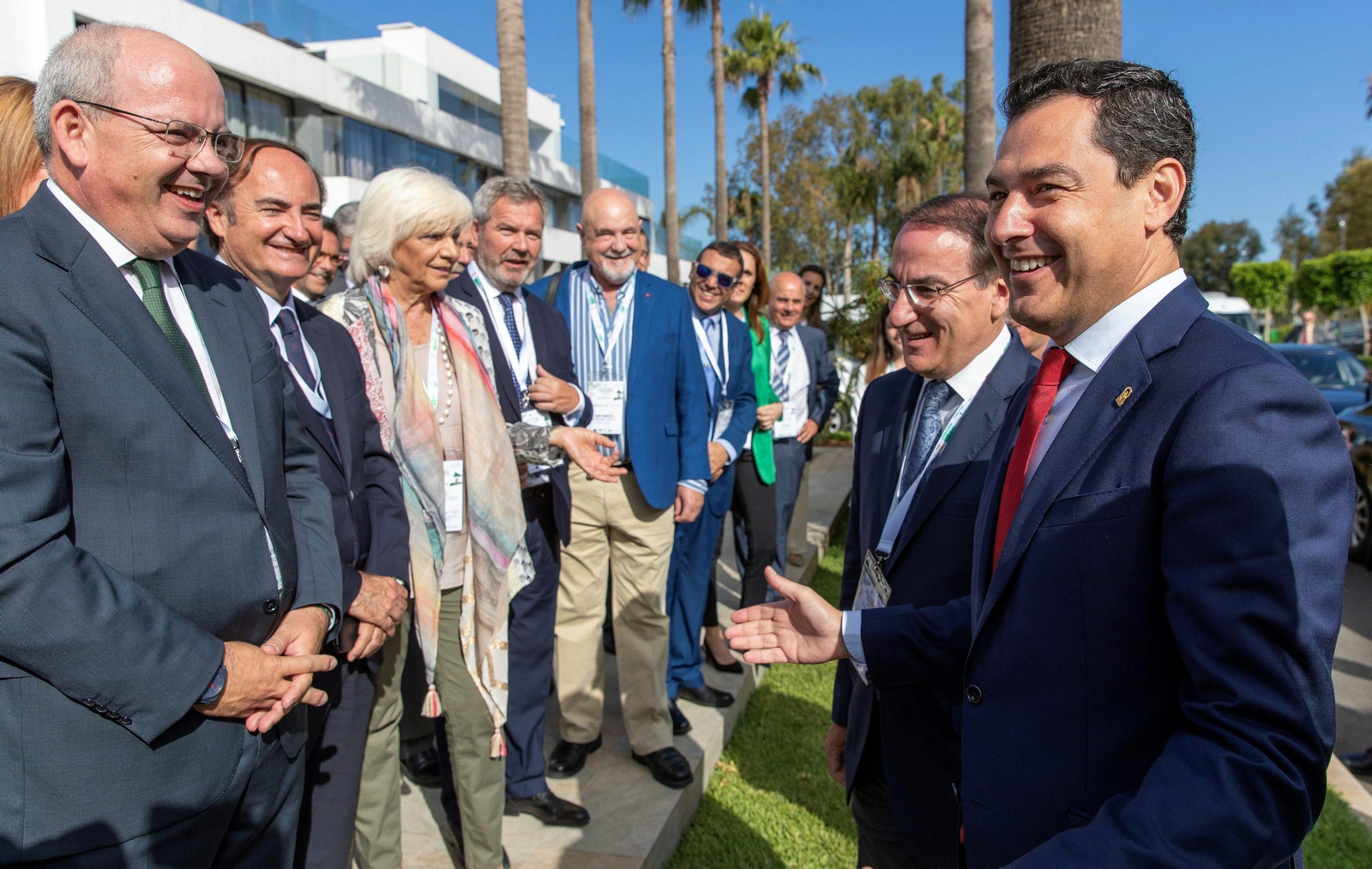 Juanma Moreno (d), en el Encuentro Empresarial Andalucía-Marruecos.