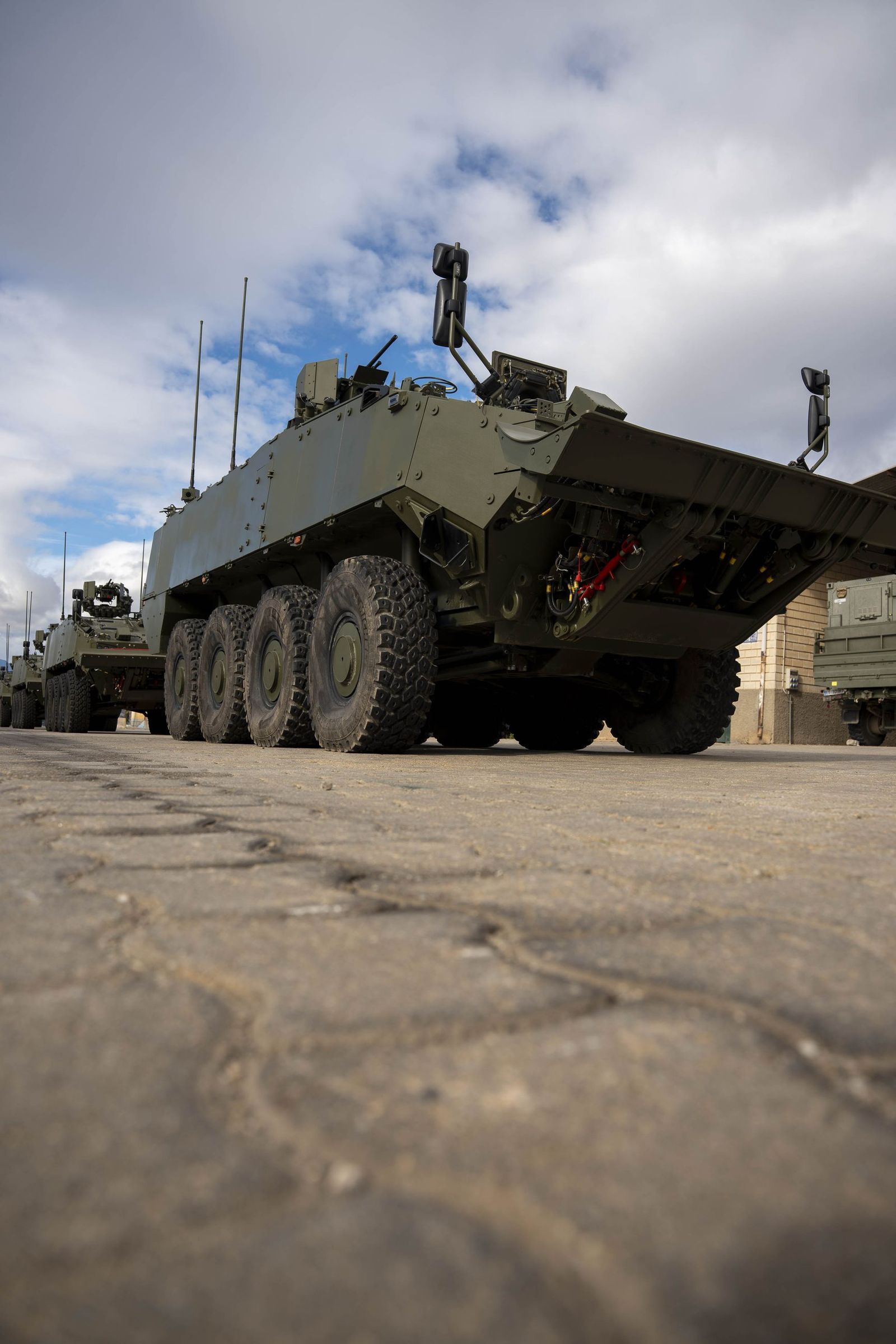 Margarita Robles entrega en Viator los primeros vehículos 8x8 ‘Dragón’ al Ejército de Tierra