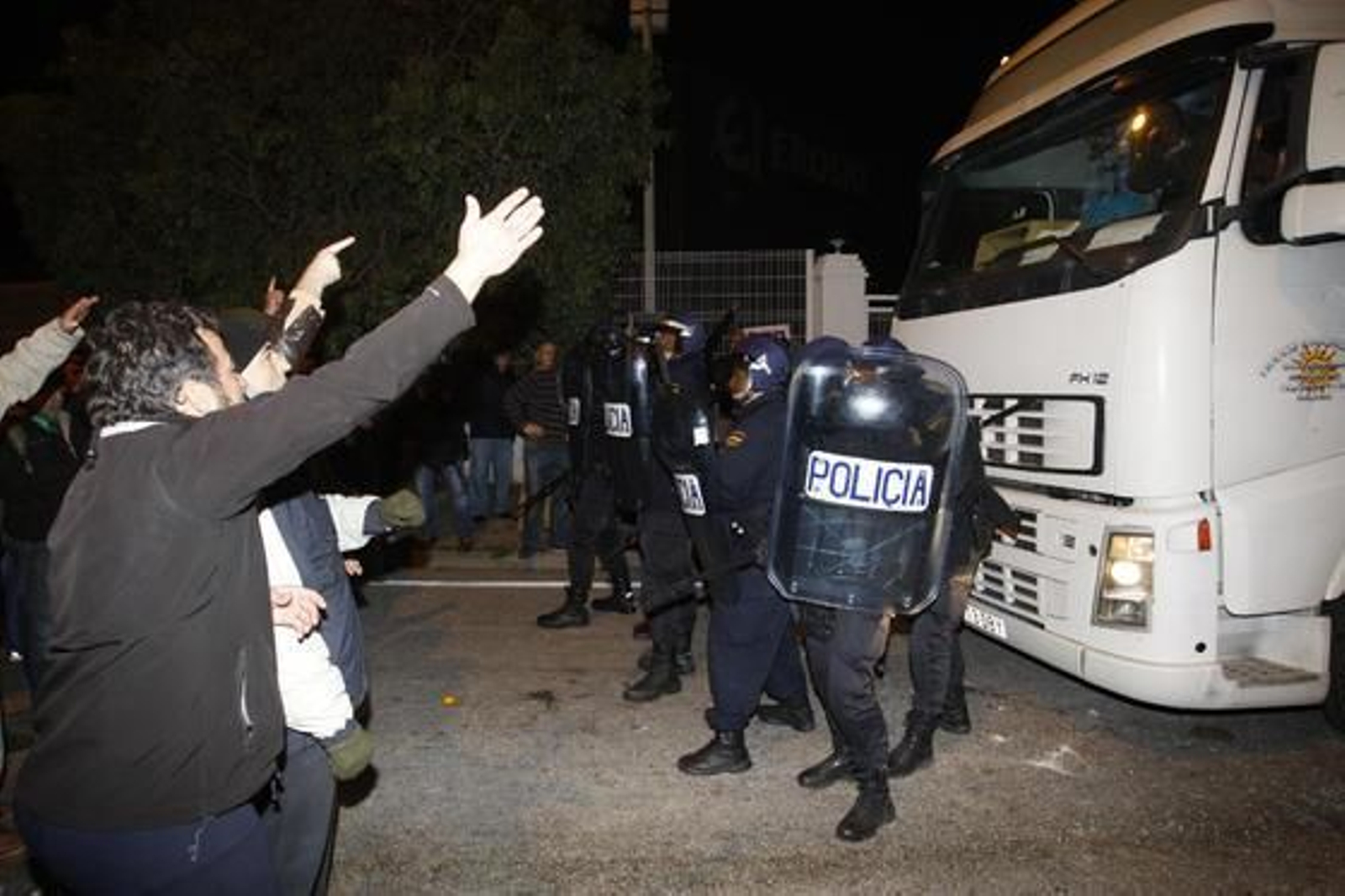 Primeras disputas en la huelga 

Foto: Javier Albiñana