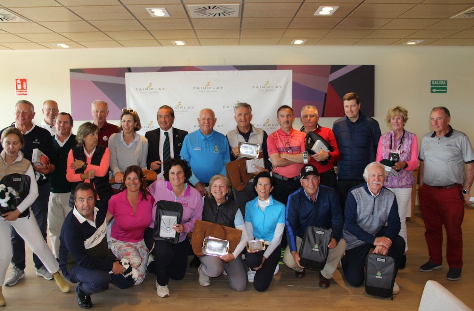 Entrega de premios a los ganadores.