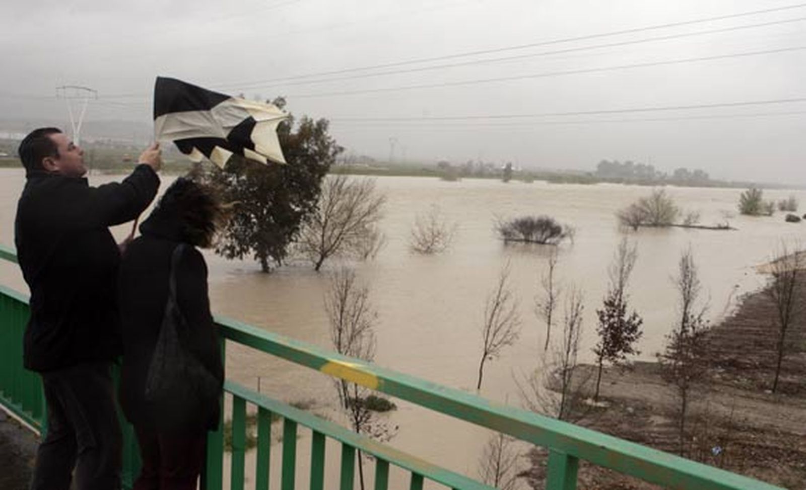 La cercanía del asentamiento chabolista al Río Guadalquivir ha sido el motivo causante del desalojo. 

Foto: Juan Carlos Muñoz