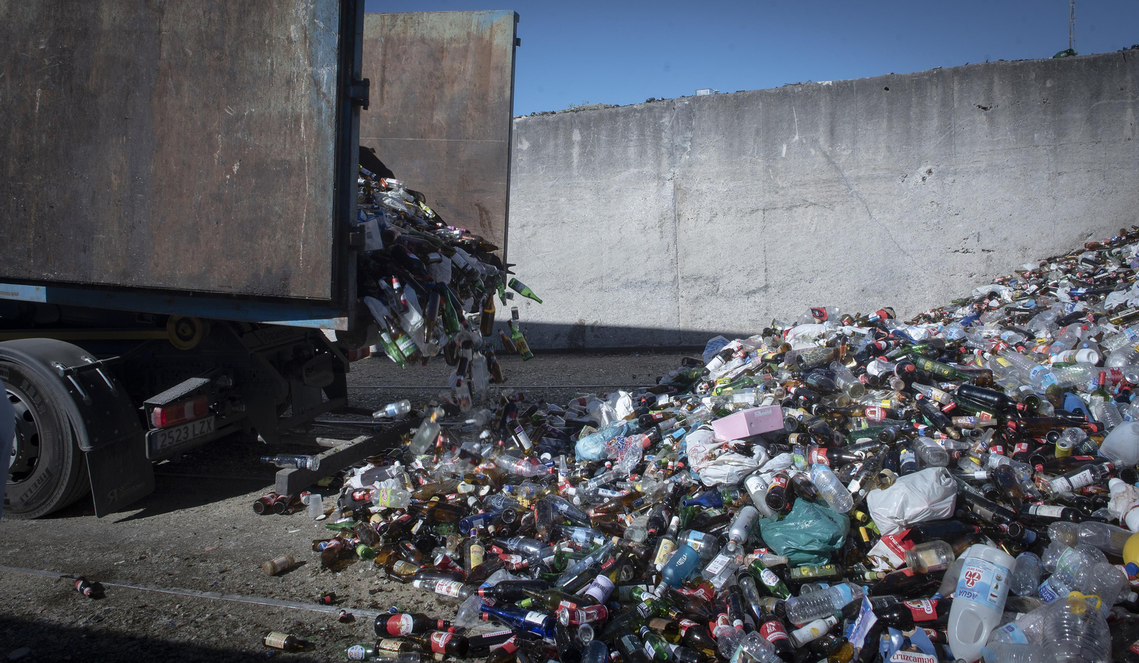 El corazón de una planta de reciclaje de vidrio, en imágenes