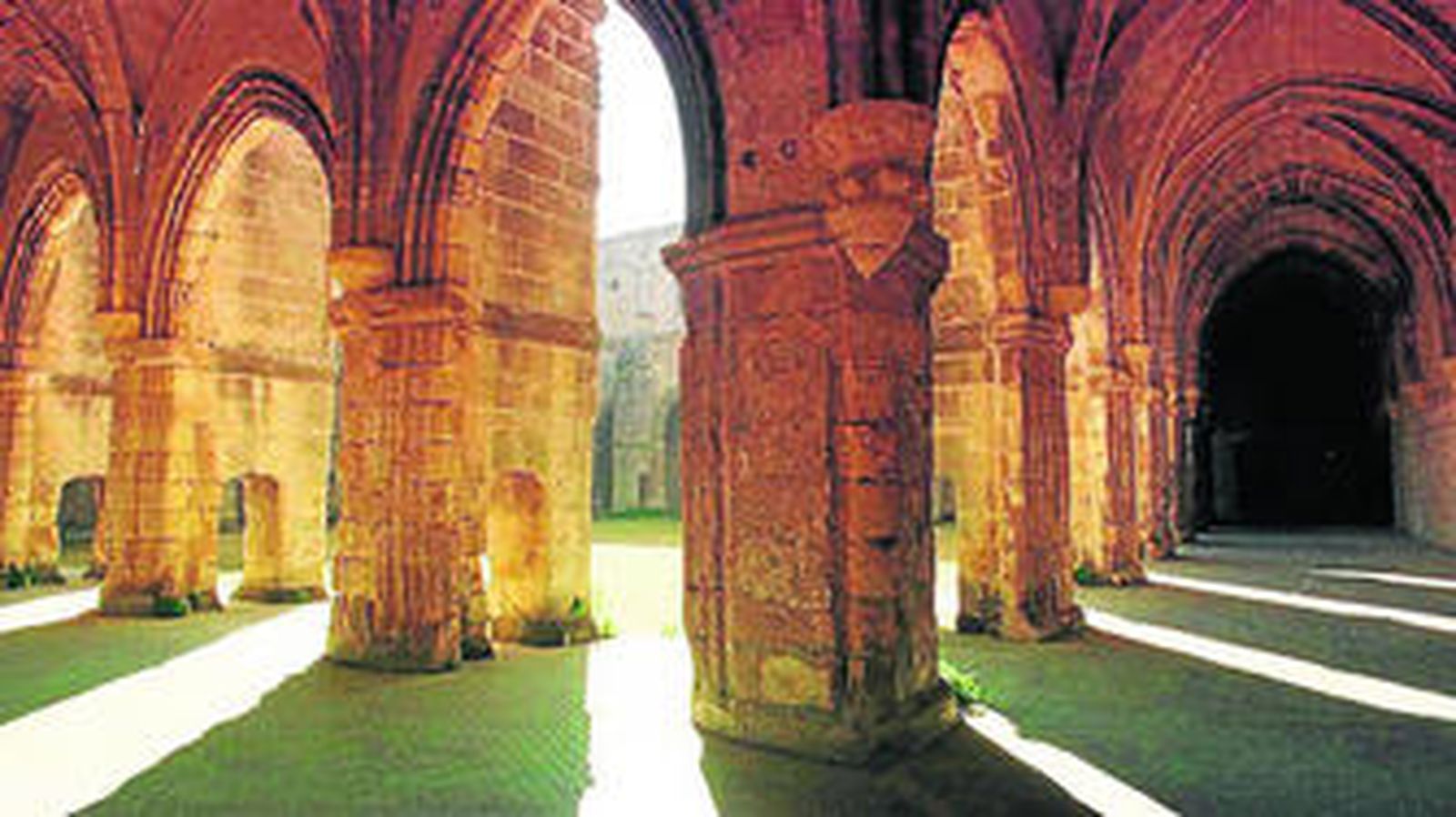 El claustro del Monasterio de la Victoria y el conjunto del edificio pasarán a estar catalogados como Bien de Interés Cultural (BIC).