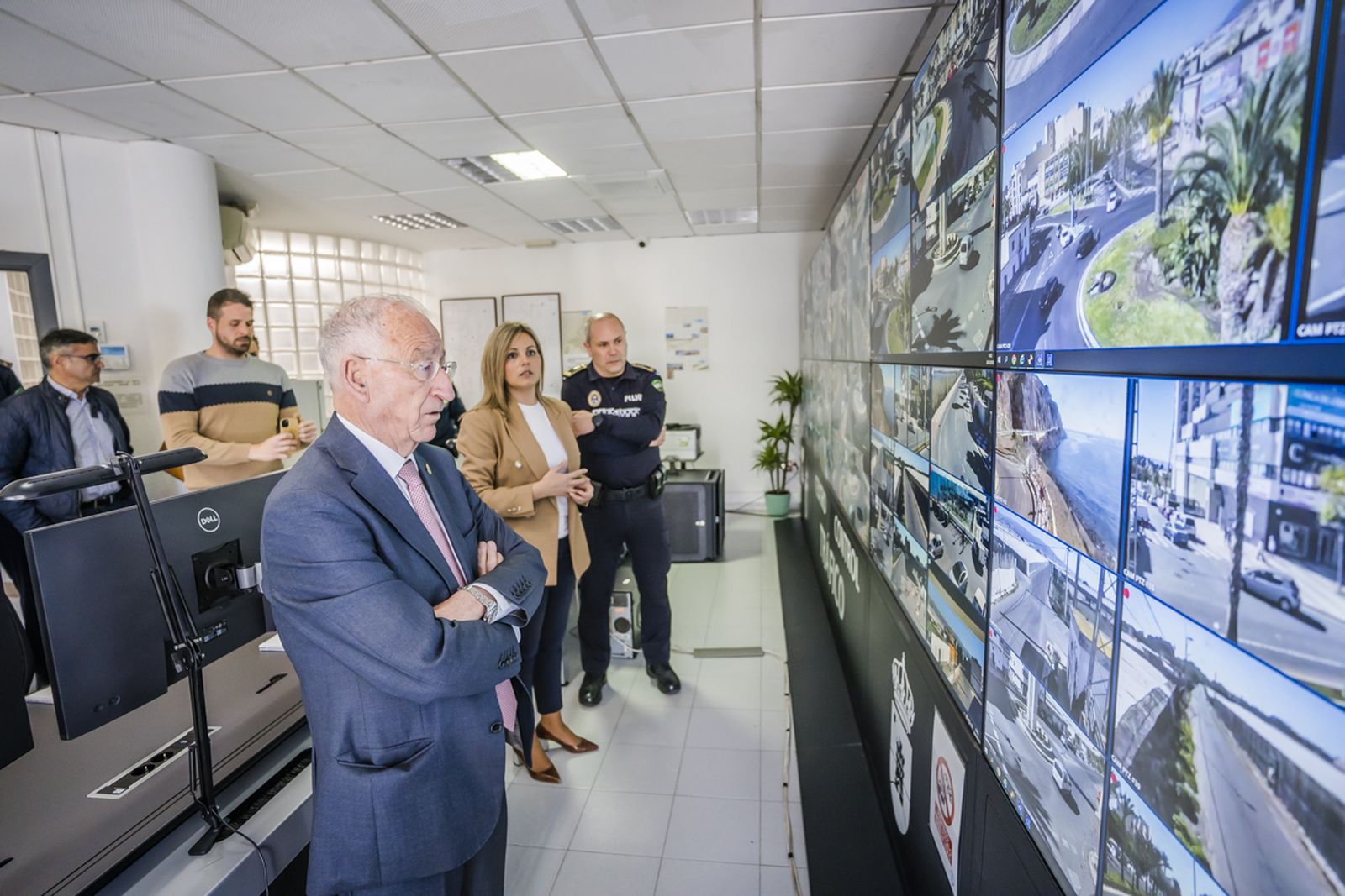 Visita de Gabriel Amat a la Jefatura de la Policía Local.