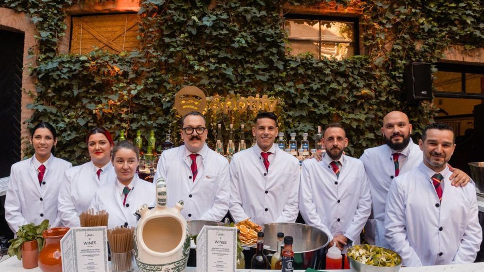 El equipo de Distrito Cocktail Bar en Casa Guardiola