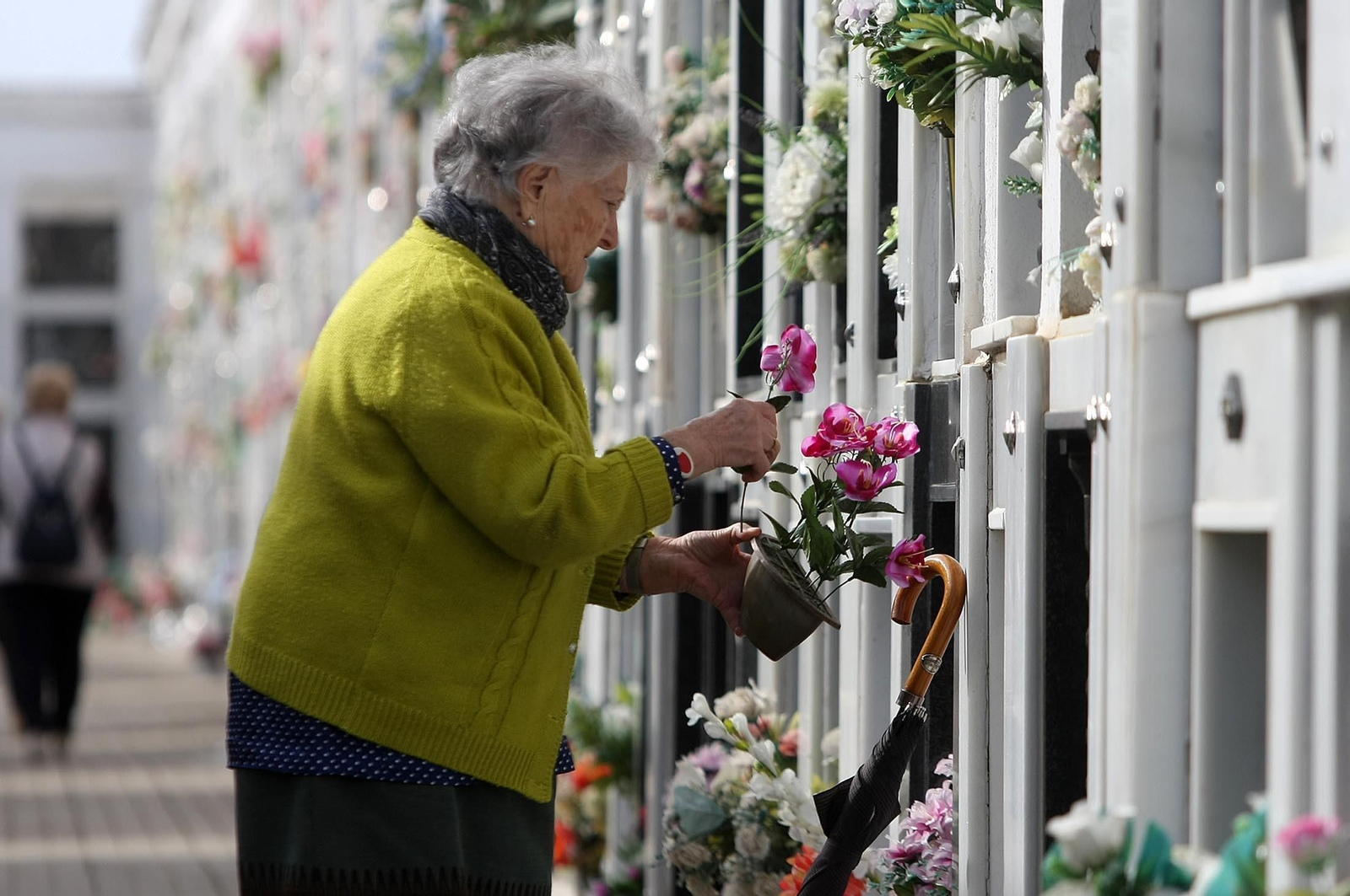 Imágenes del ambiente en el cementerio La Soledad, Huelva