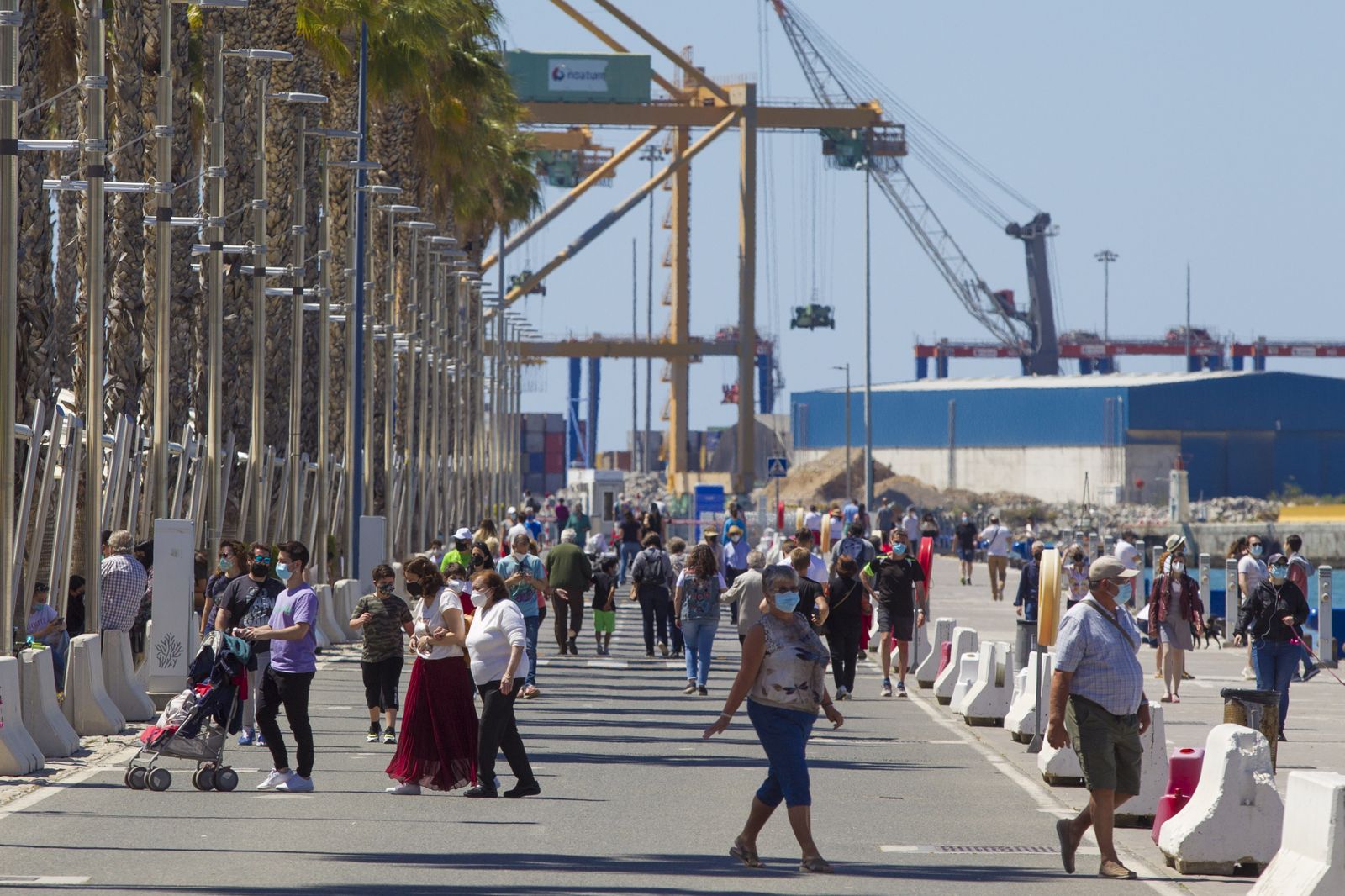 Fotos del primer domingo en las playas de Málaga tras la apertura de la movilidad