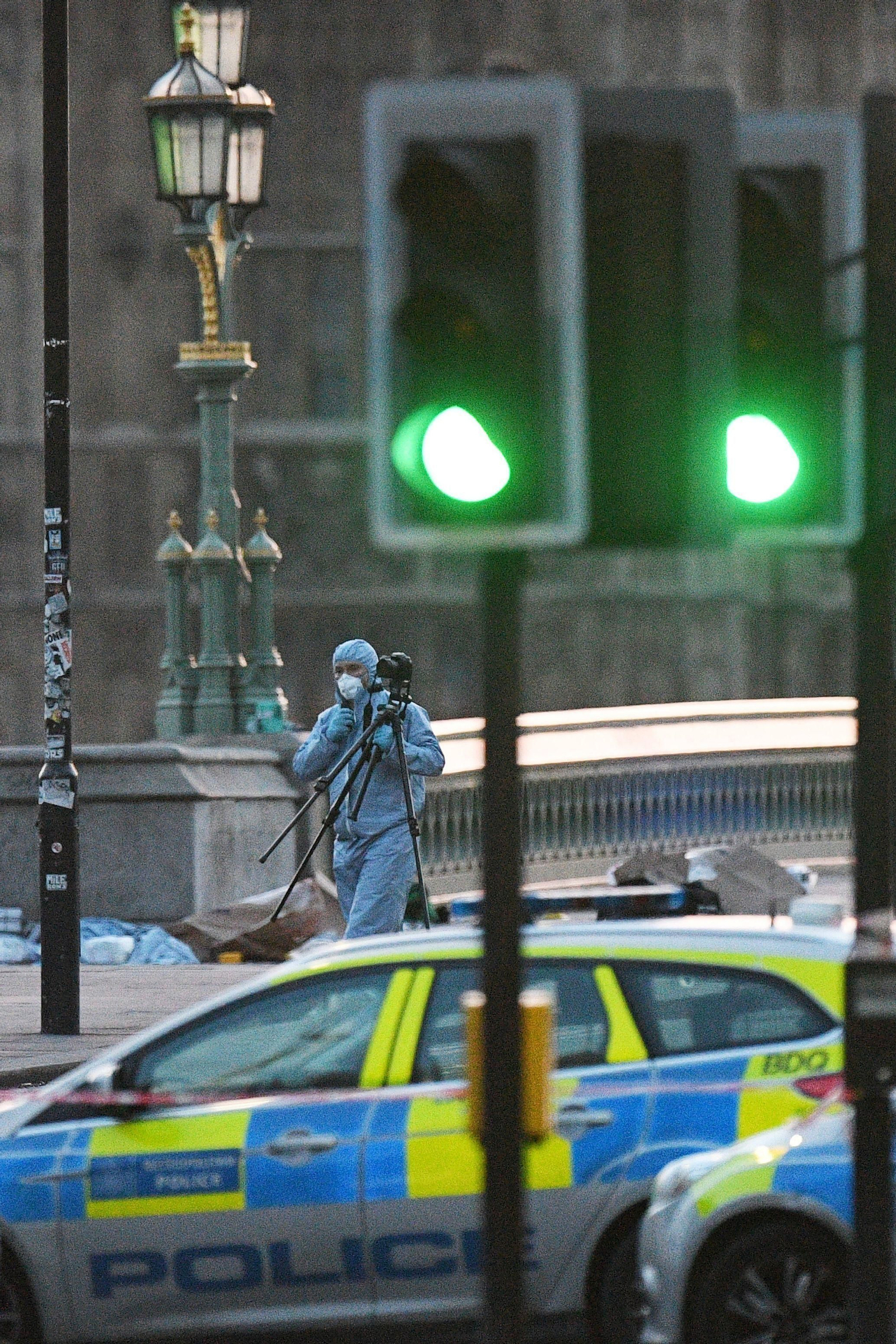 El ataque en las inmediaciones del Parlamento británico, en imágenes