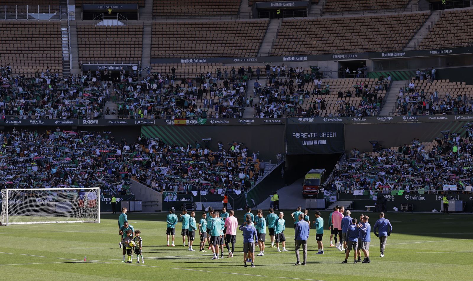 Las fotos del entrenamiento del Betis a puerta abierta