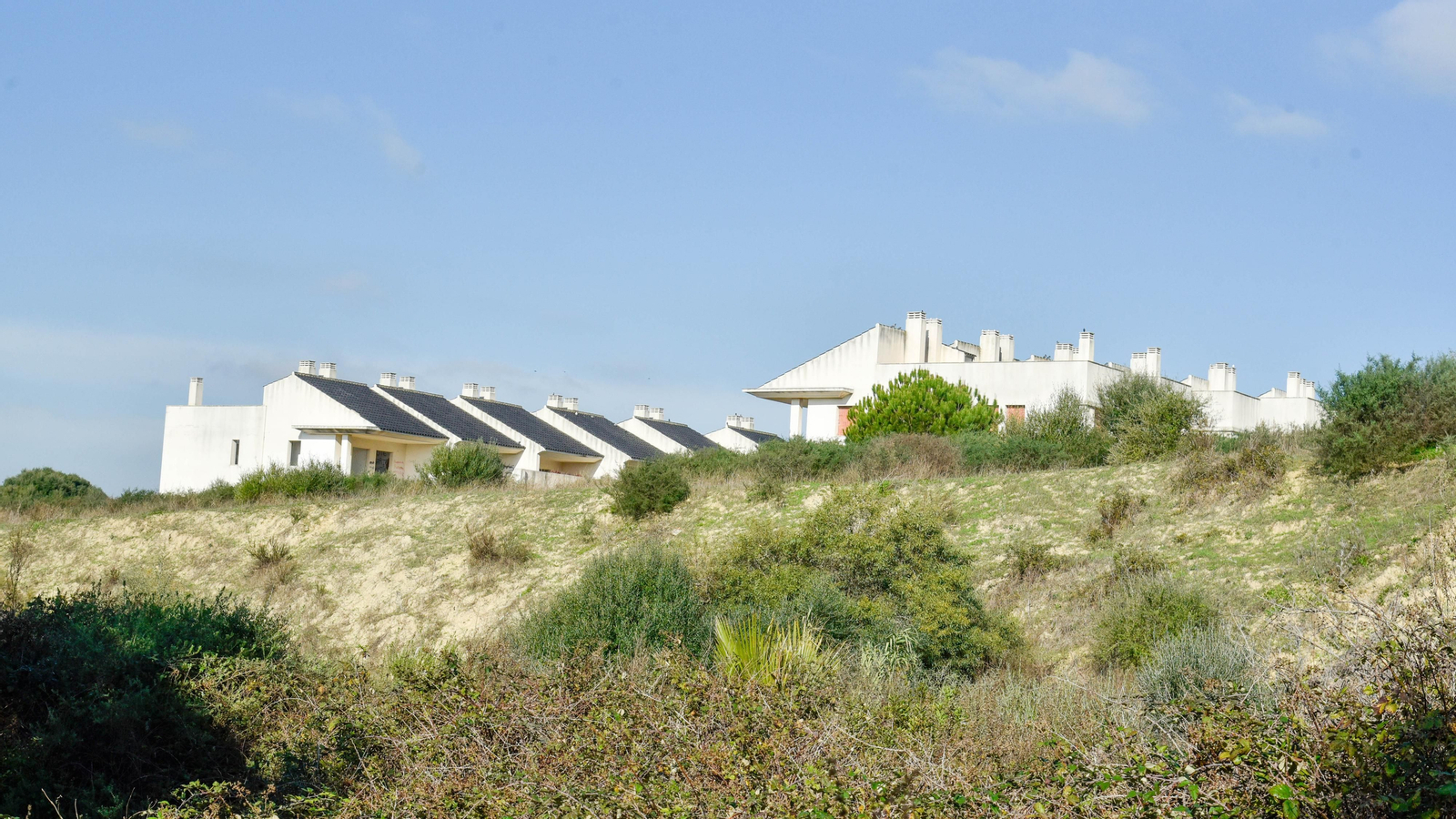 Fotos de la urbanización abandonada en Cortijo Grande, en Los Barrios