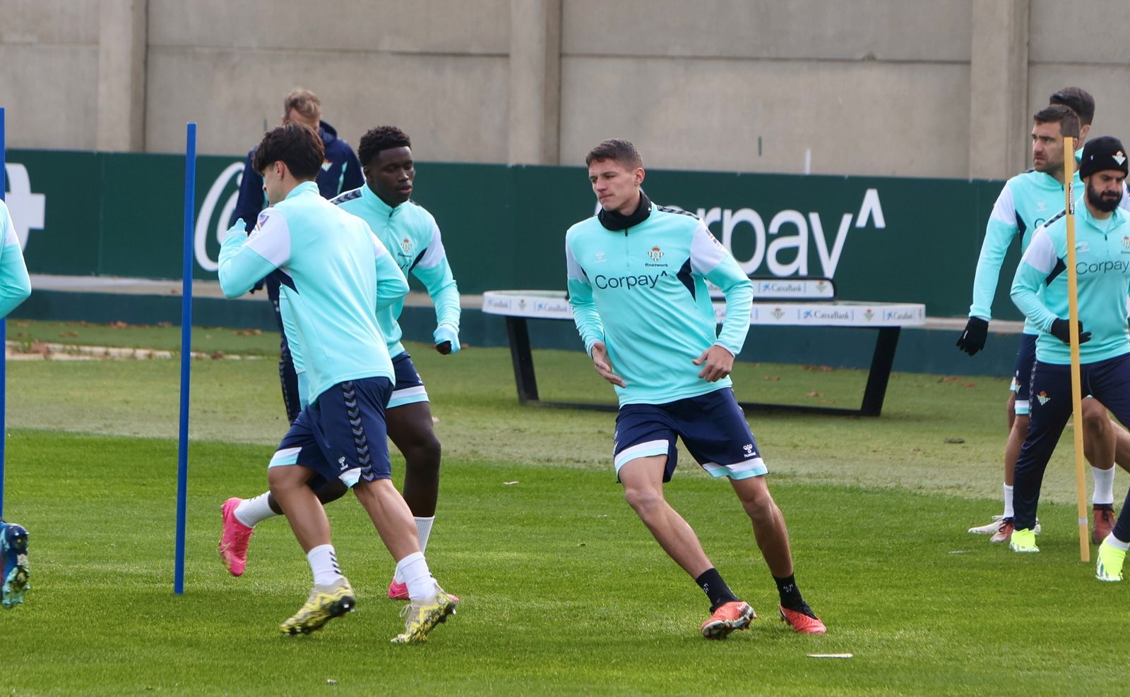 Las fotos del primer entrenamiento de Johnny Cardoso con el Betis