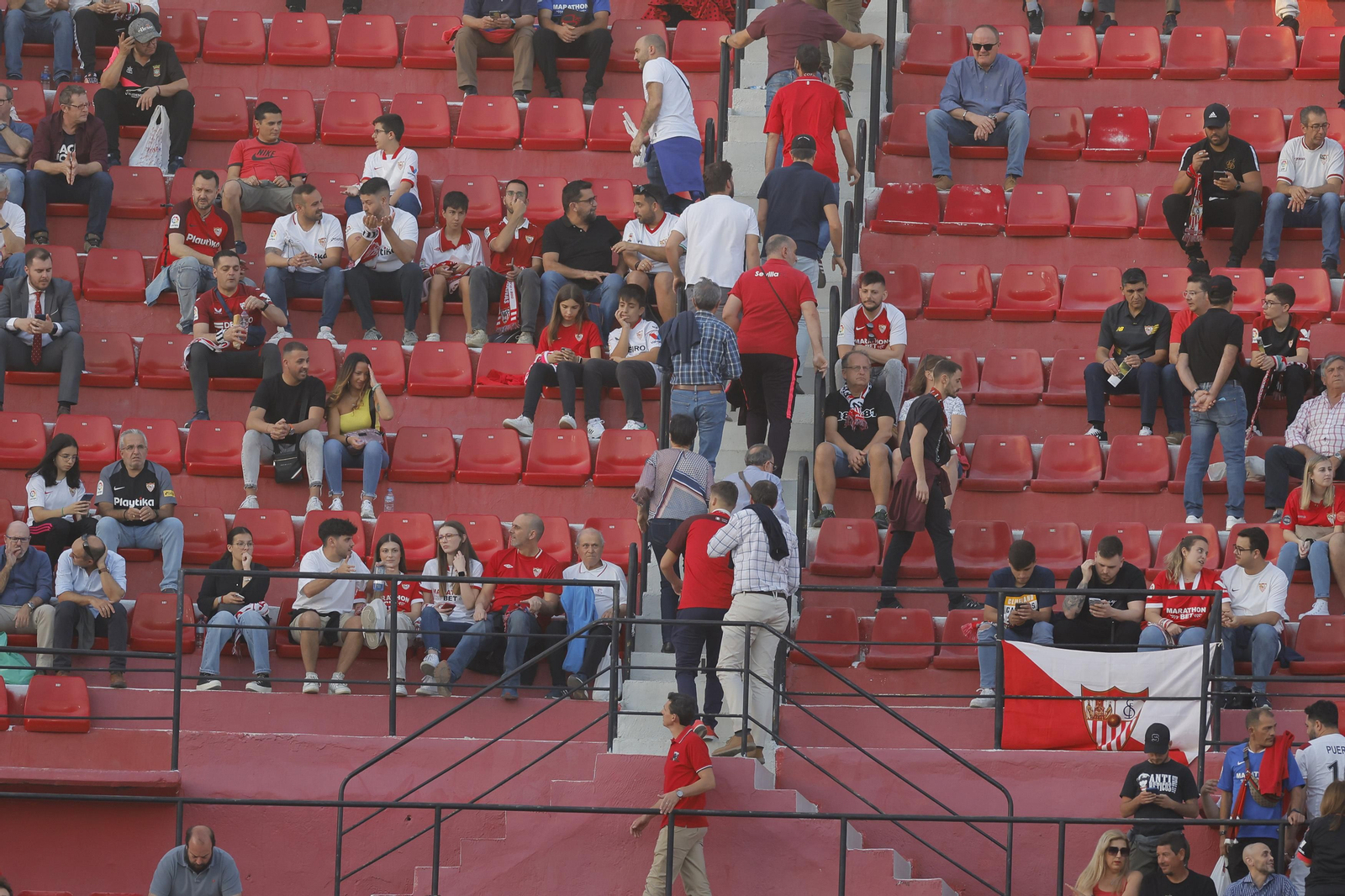 Búscate en las fotos del Sevilla -Villarreal